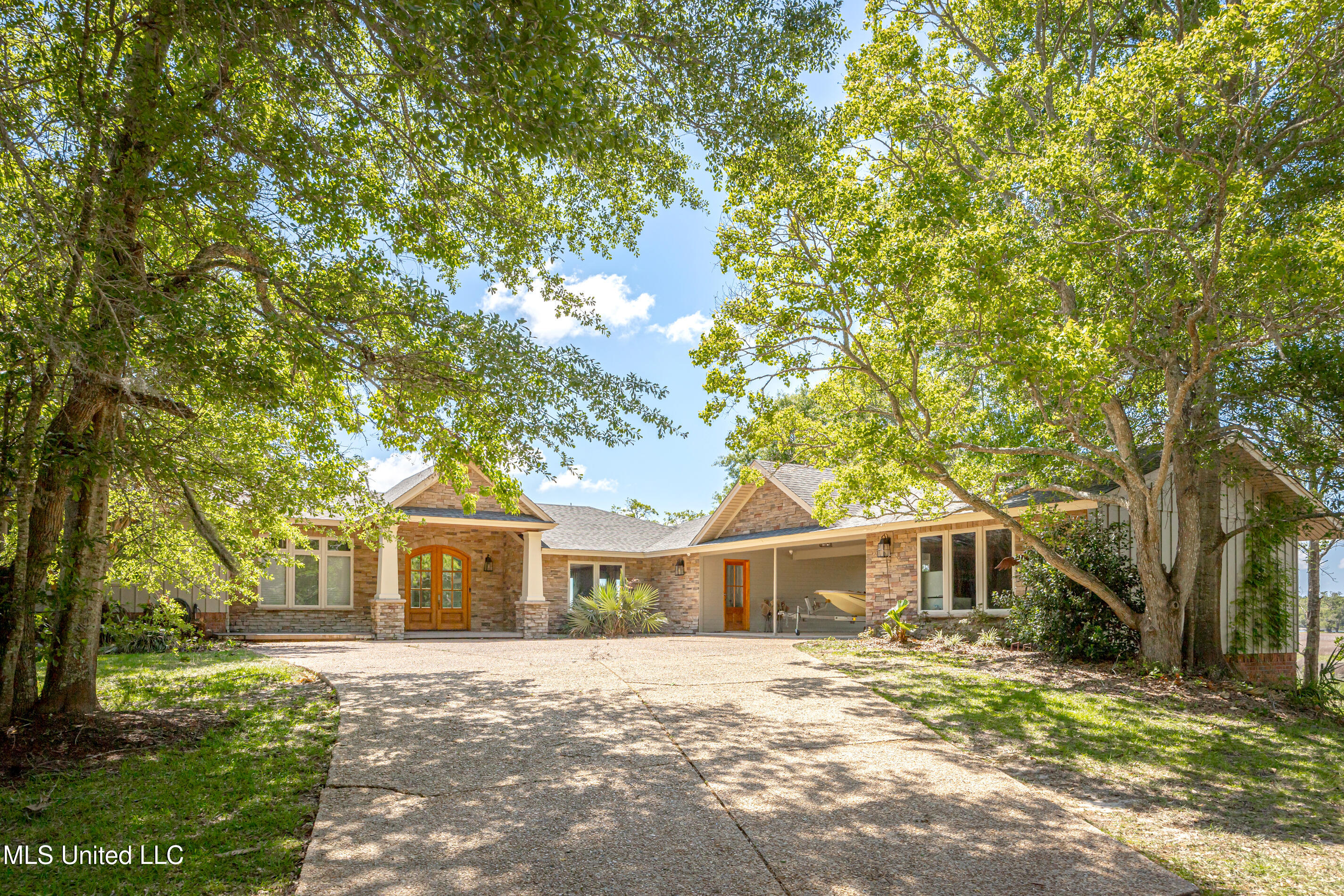2801 Eagle Pine Drive, Ocean Springs, Mississippi image 2