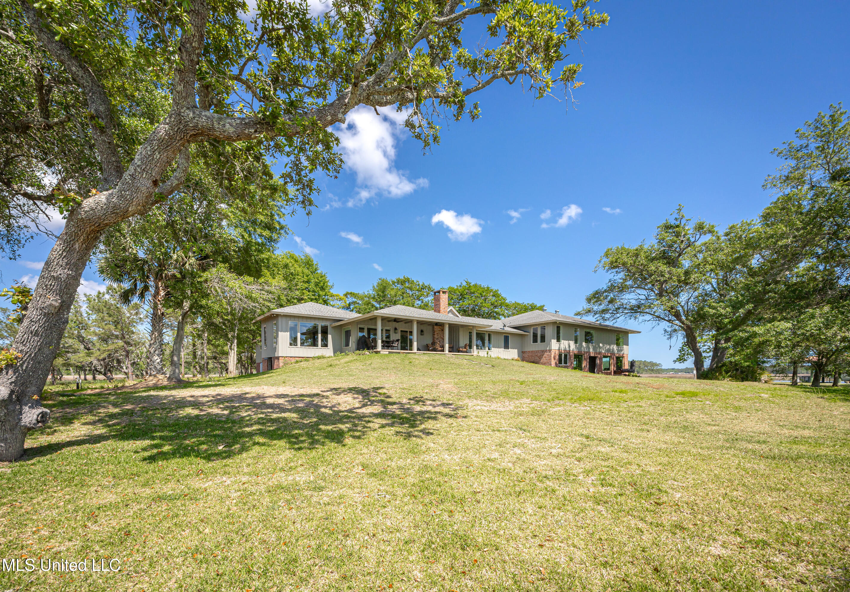 2801 Eagle Pine Drive, Ocean Springs, Mississippi image 3