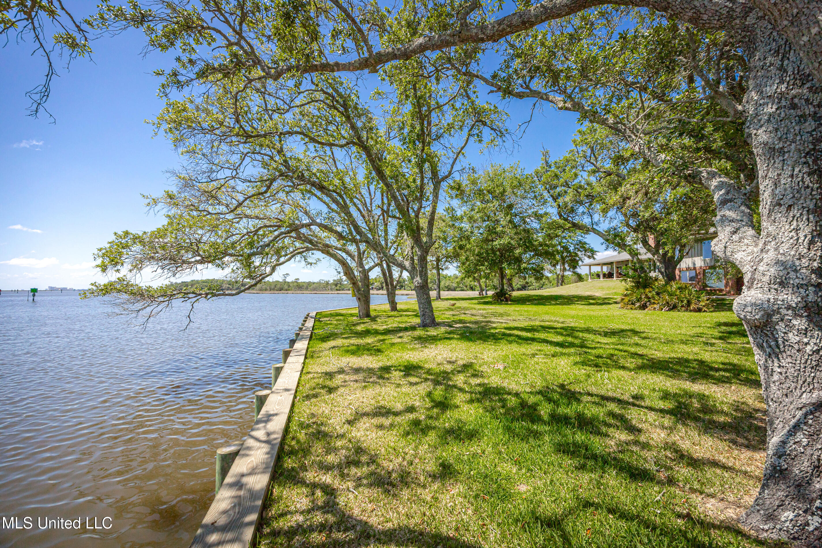 2801 Eagle Pine Drive, Ocean Springs, Mississippi image 4