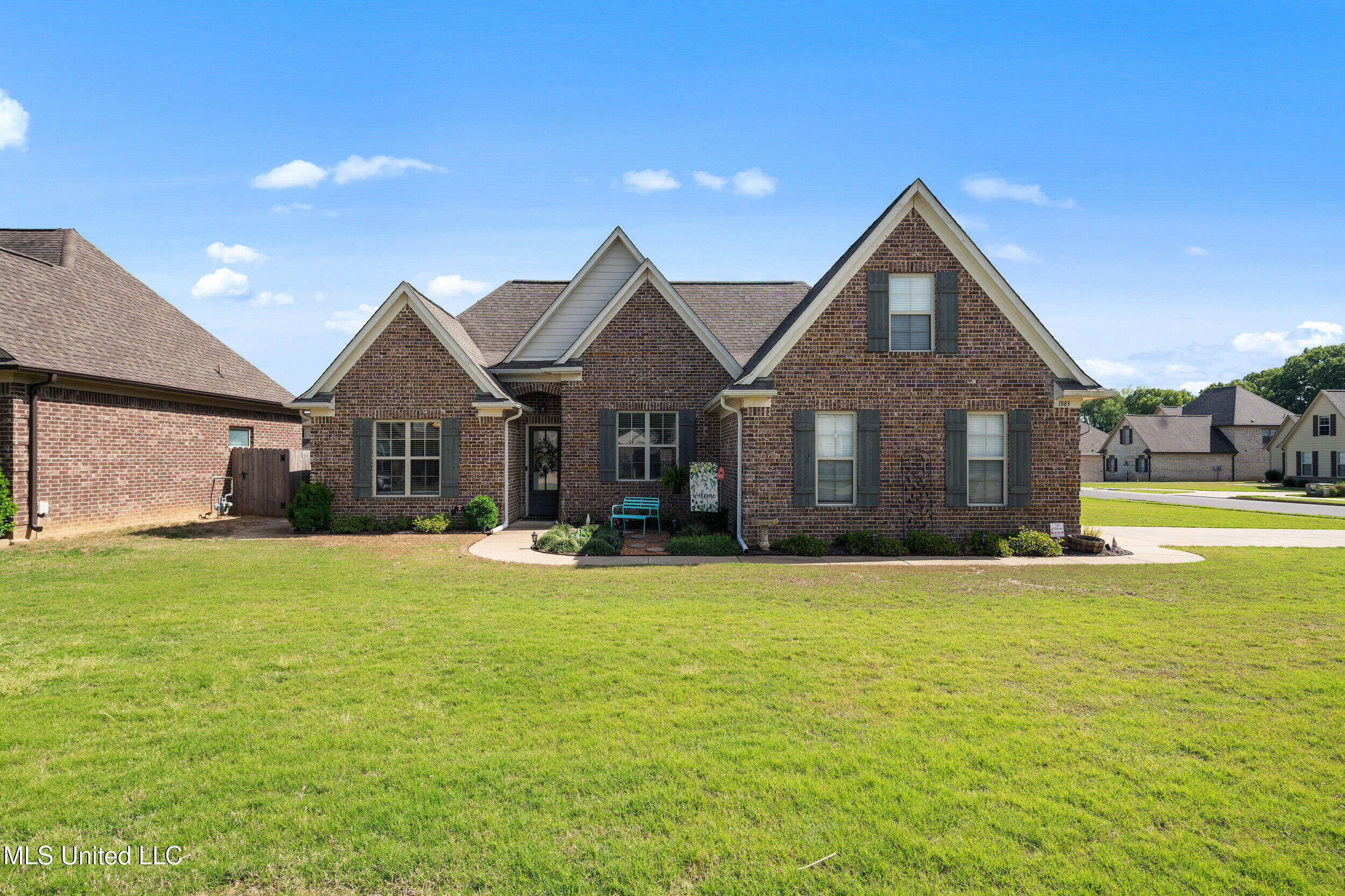 1883 N Clair Circle, Hernando, Mississippi image 2