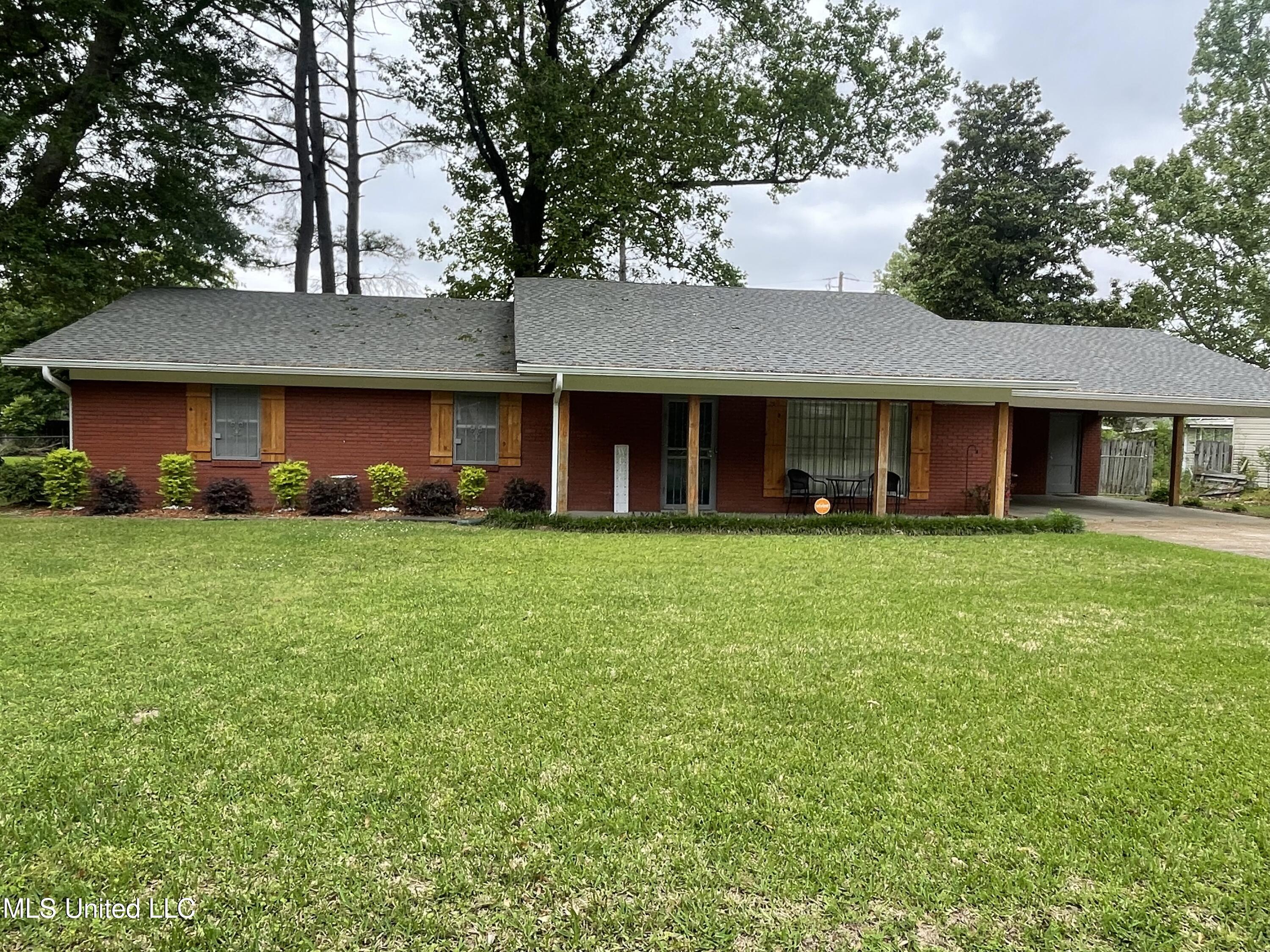 2221 Country Club Drive, Yazoo City, Mississippi image 1