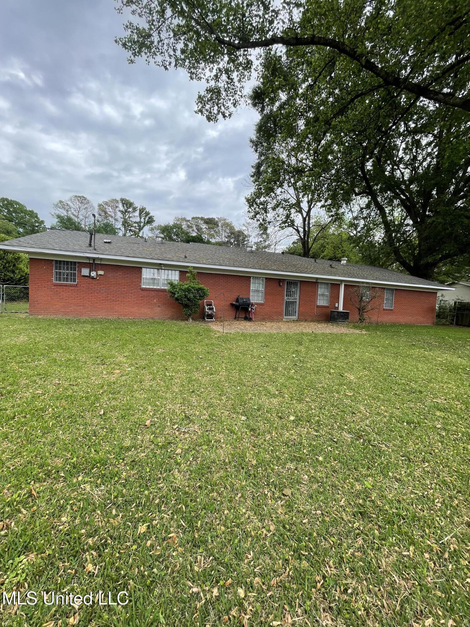 2221 Country Club Drive, Yazoo City, Mississippi image 2