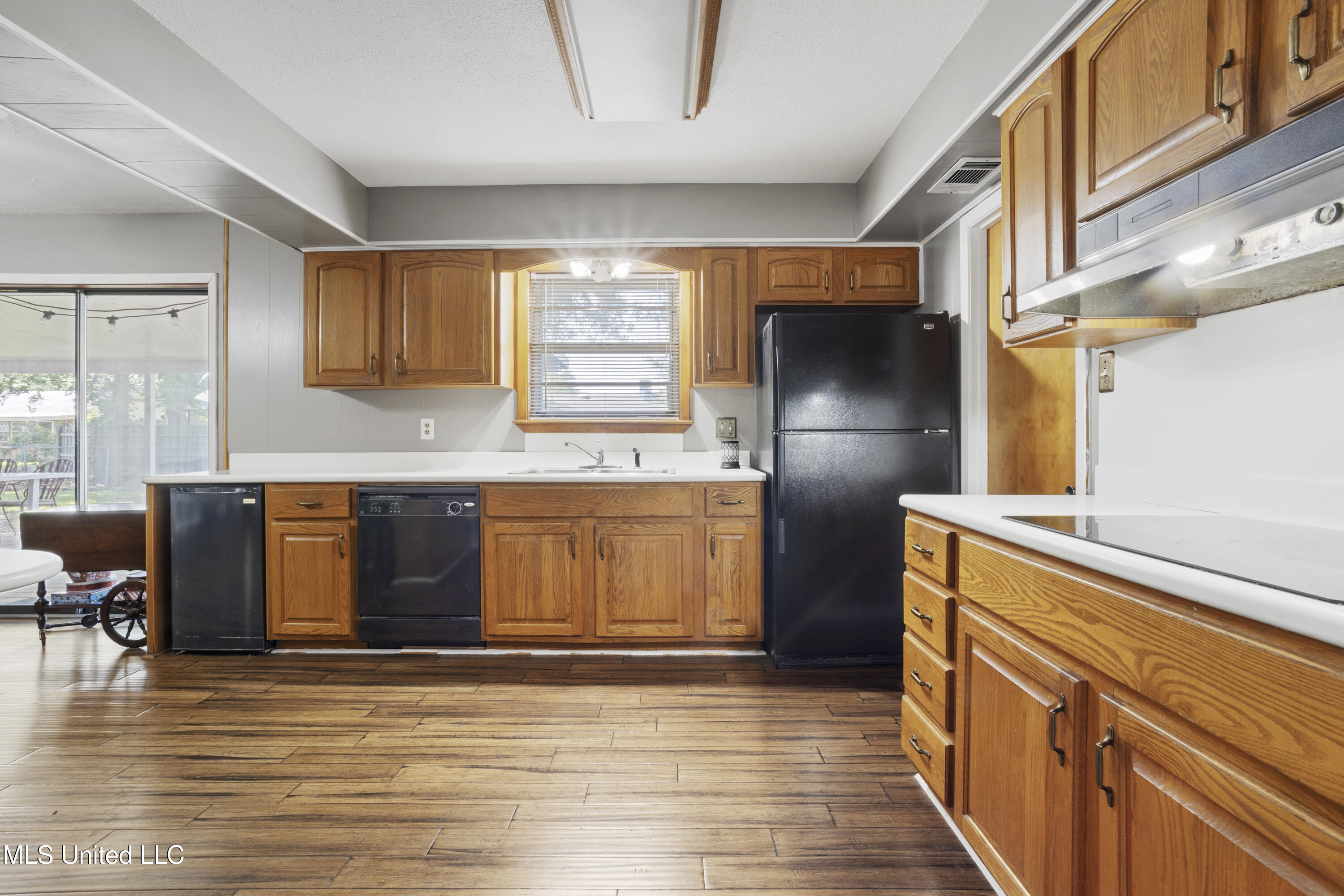 2208 Popps Ferry Road, Biloxi, Mississippi image 9