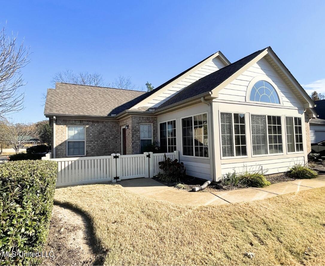 8935 Oak Branch Lane, Olive Branch, Mississippi image 1