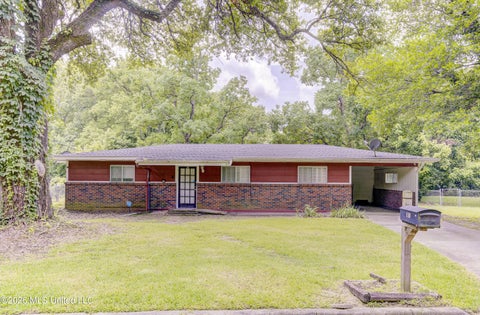 Homes For Sale - 110 Hillside Circle<br/> Vicksburg, MS 39180