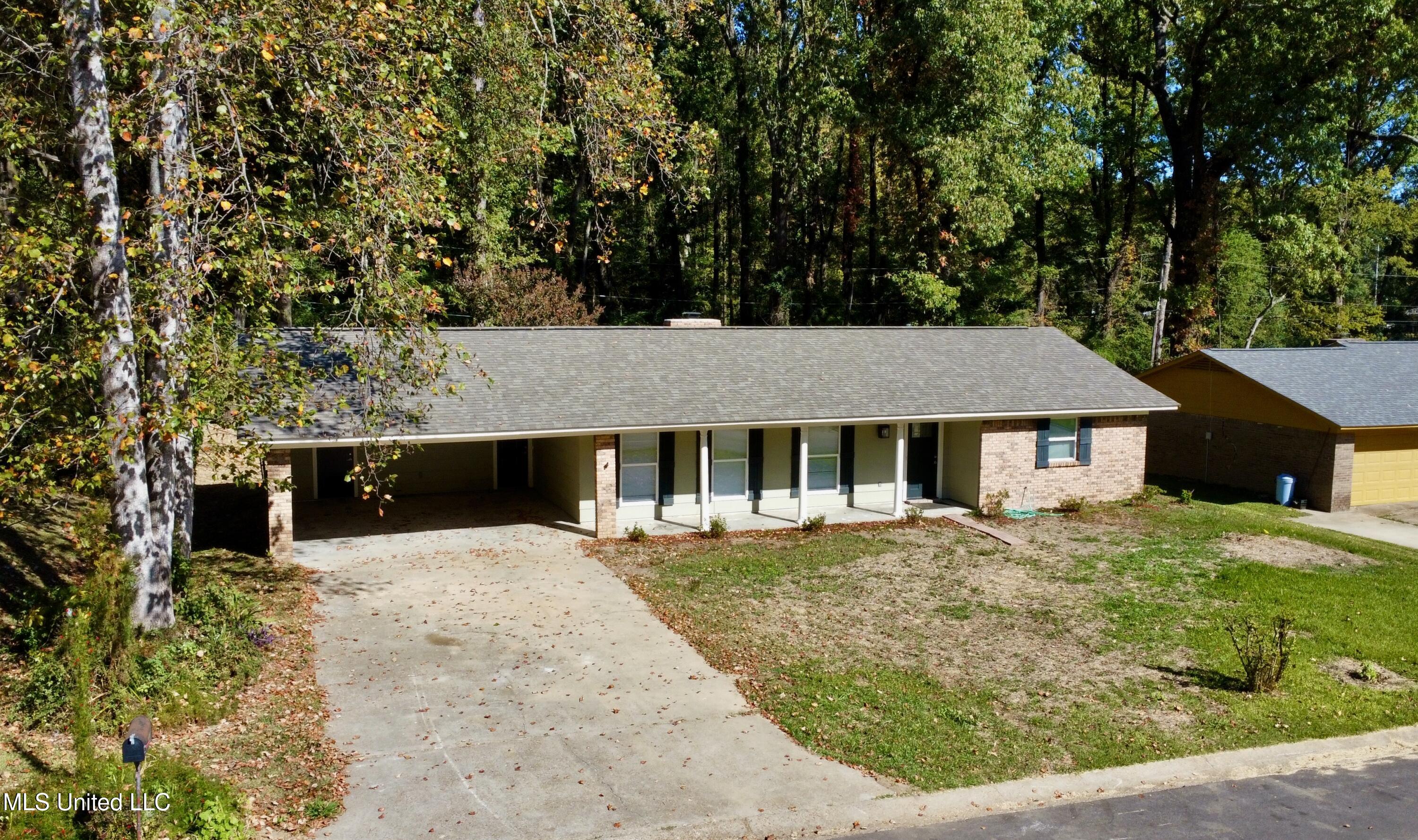 1211 Pineview Drive, Clinton, Mississippi image 4