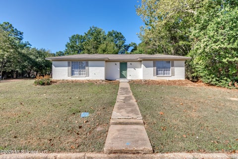 Homes For Sale - 1995 Scanlon Drive<br/> Jackson, MS 39204