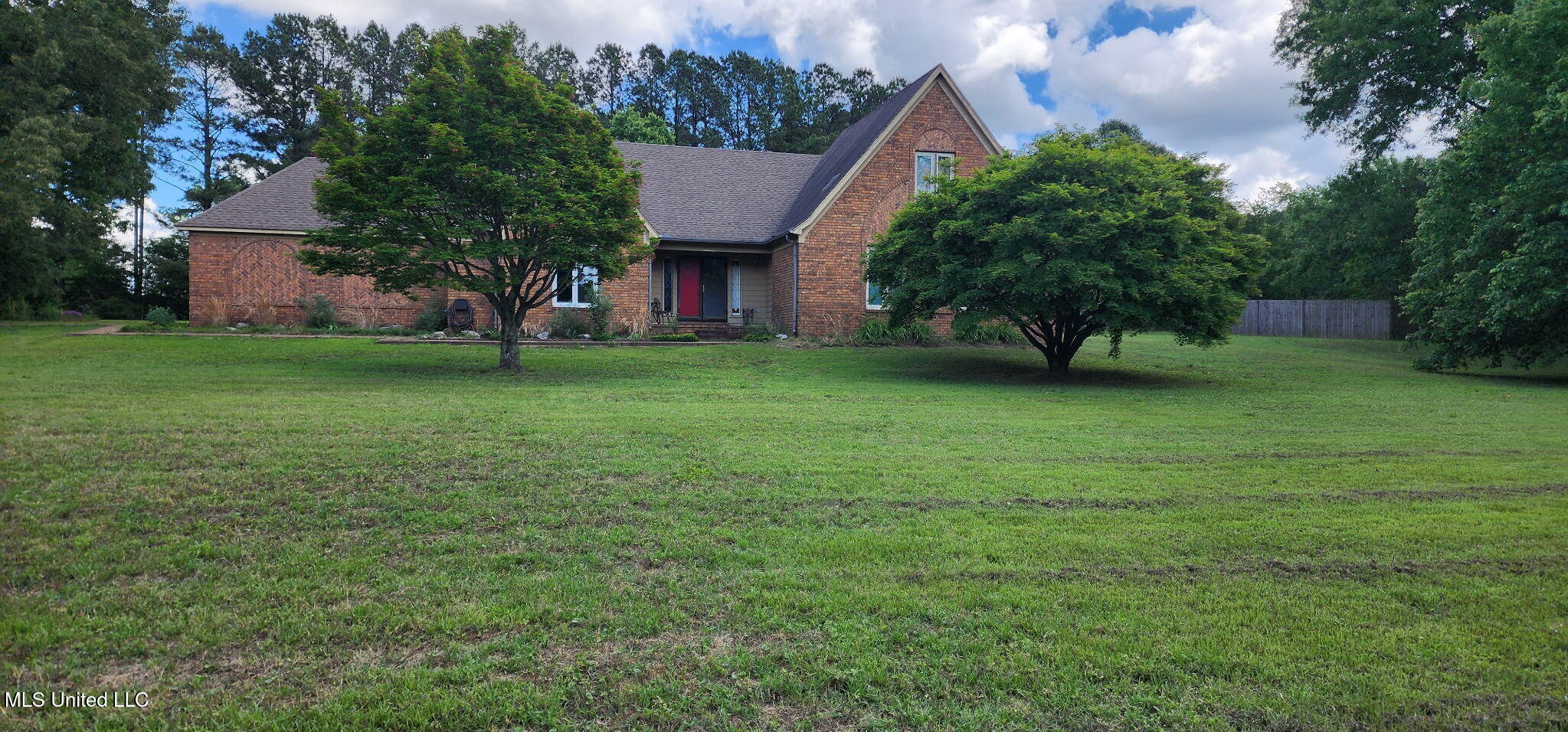3250 Oakleaf Dr Drive, Olive Branch, Mississippi image 1