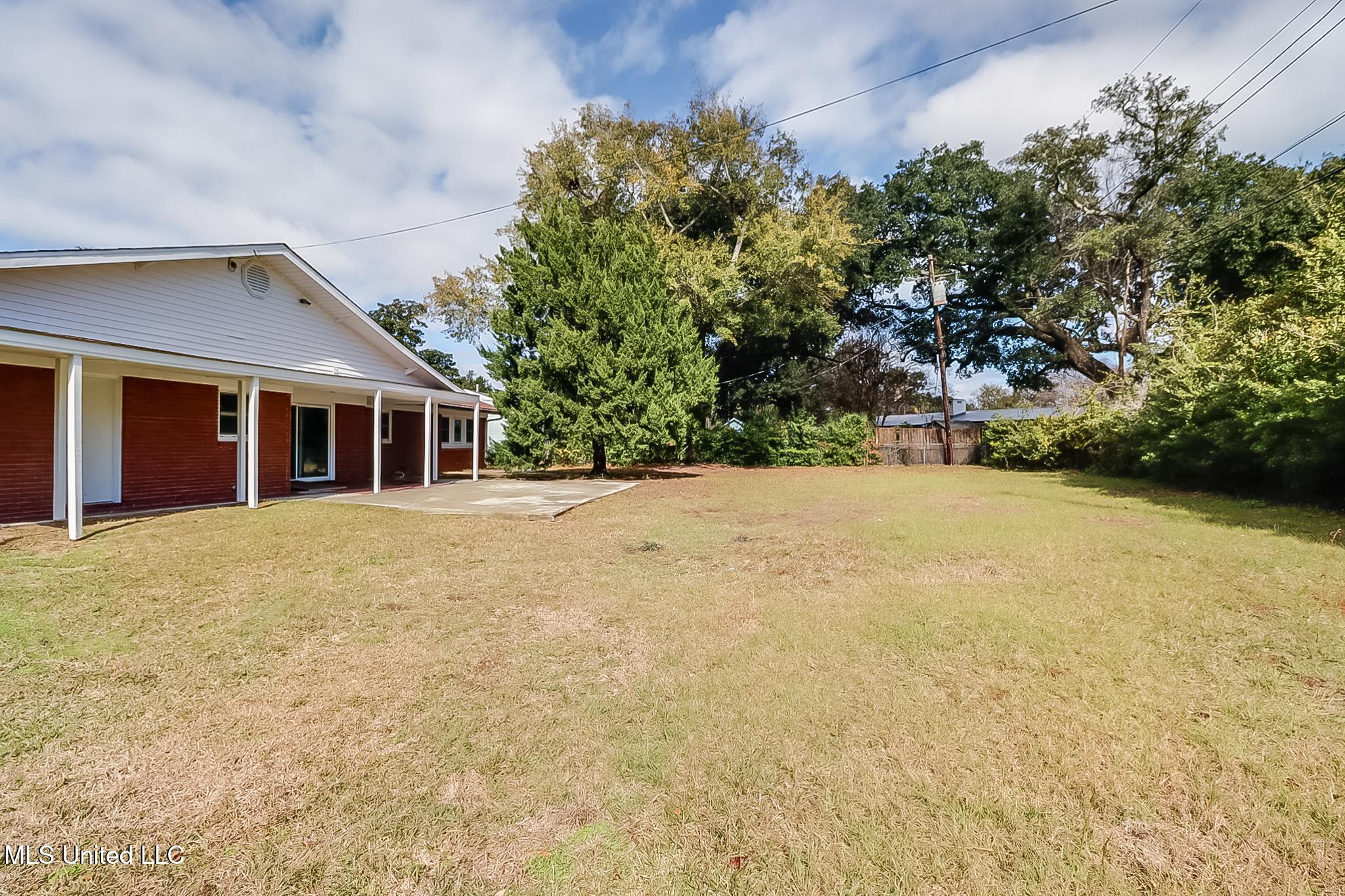 210 Woodbine Drive, Gulfport, Mississippi image 2