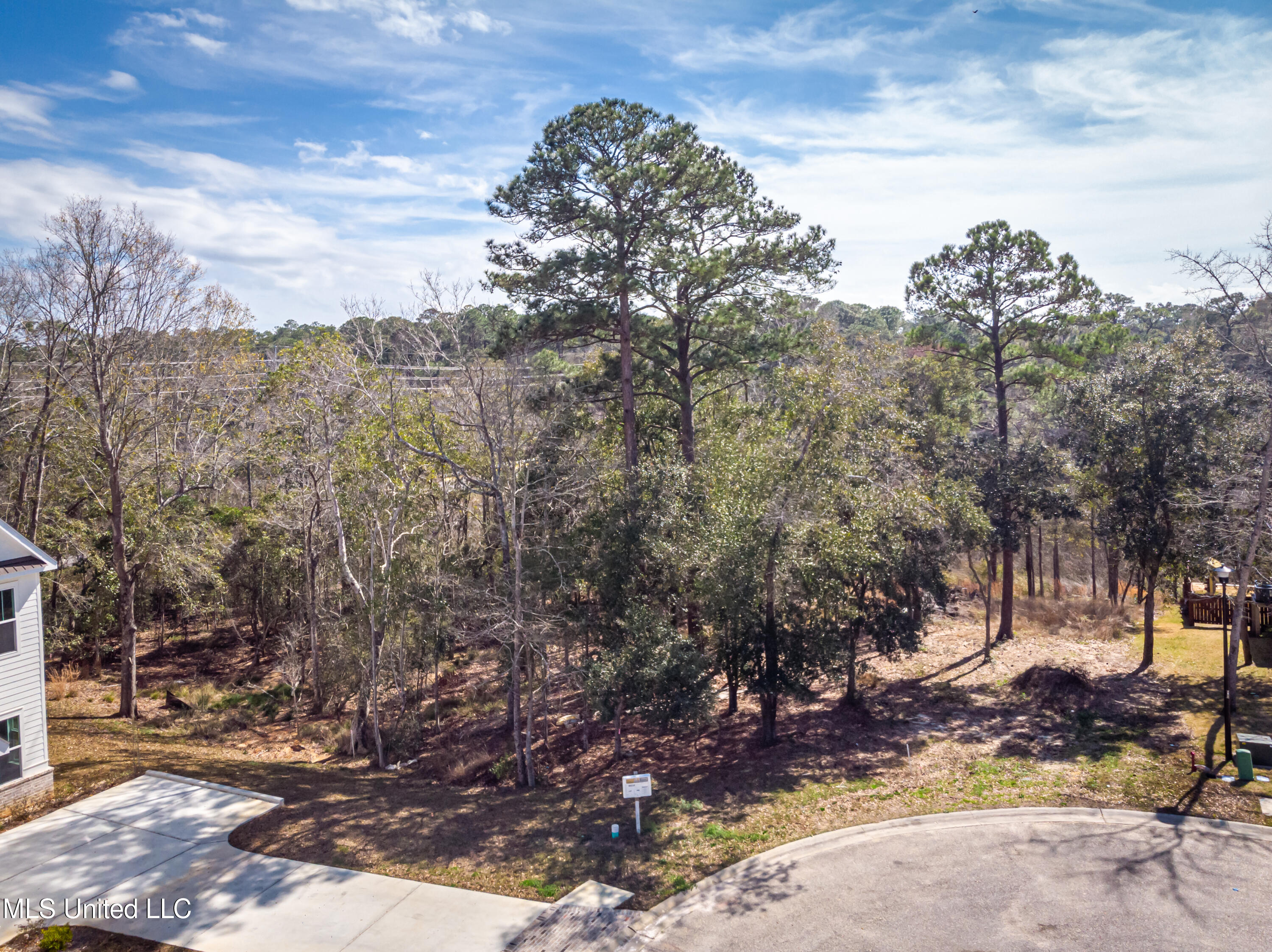 210 Bluff Cove, Ocean Springs, Mississippi image 4