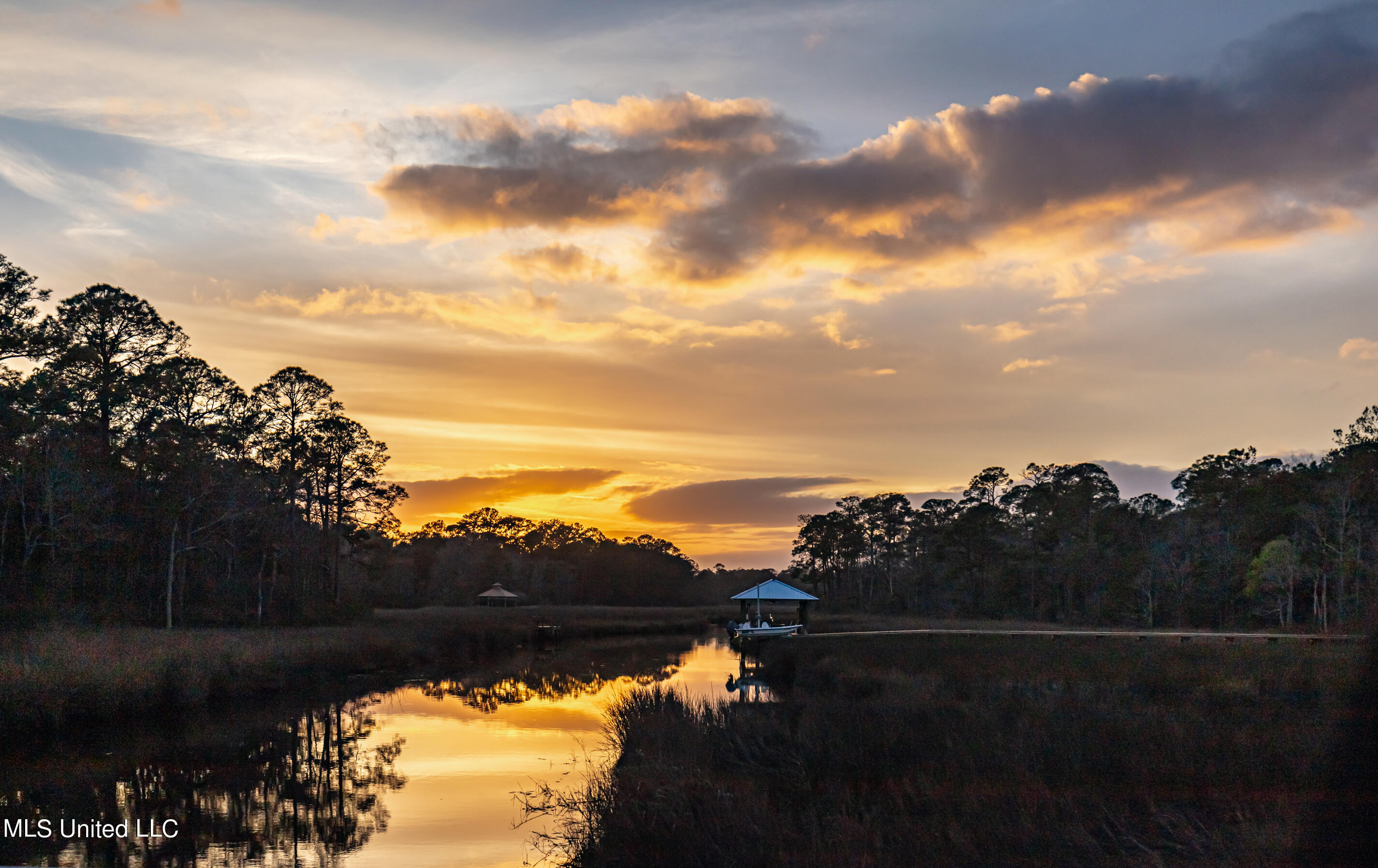 210 Bluff Cove, Ocean Springs, Mississippi image 2