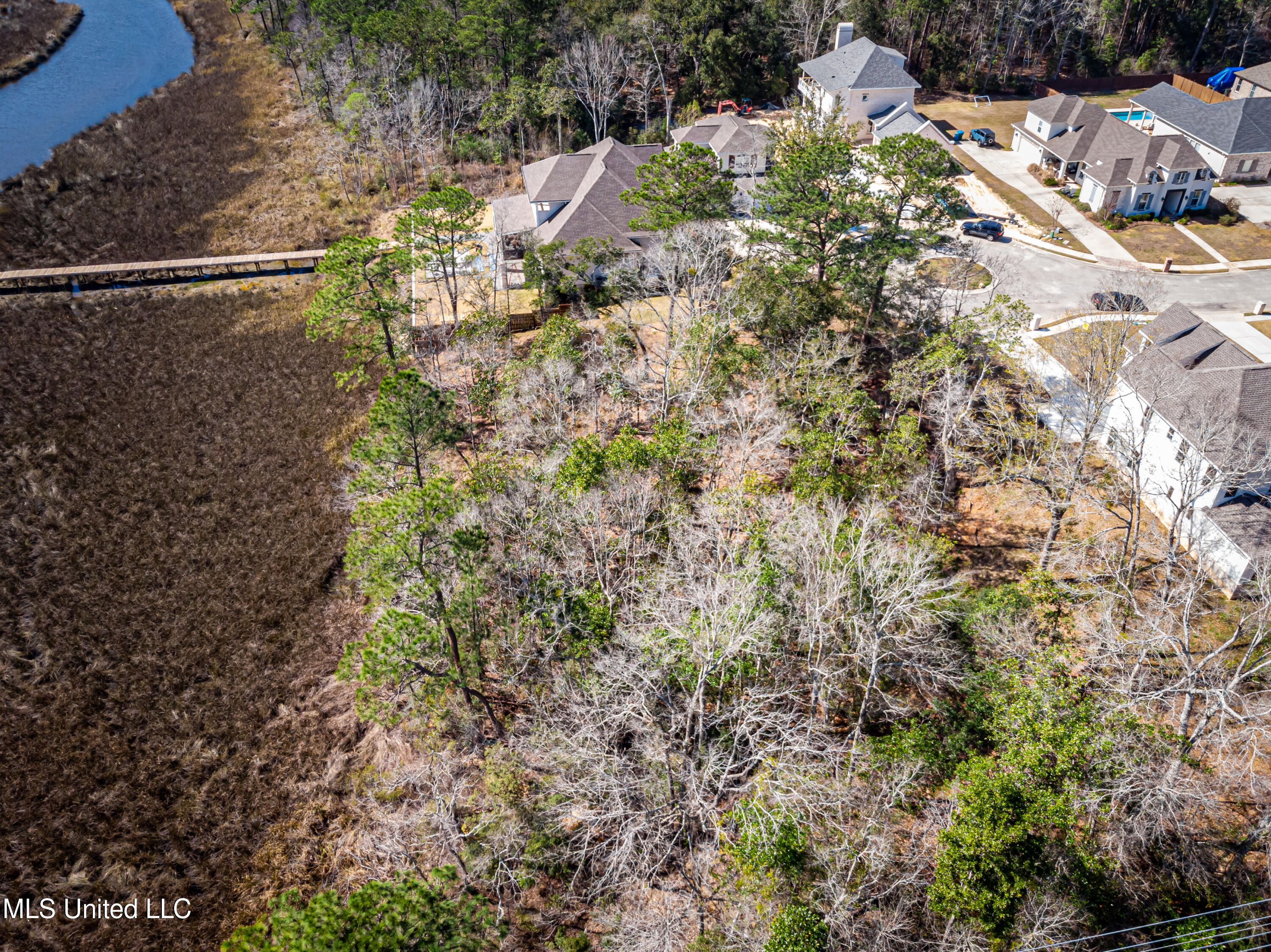 210 Bluff Cove, Ocean Springs, Mississippi image 8
