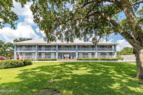 Condominium in Biloxi MS 1282 Beach Boulevard.jpg