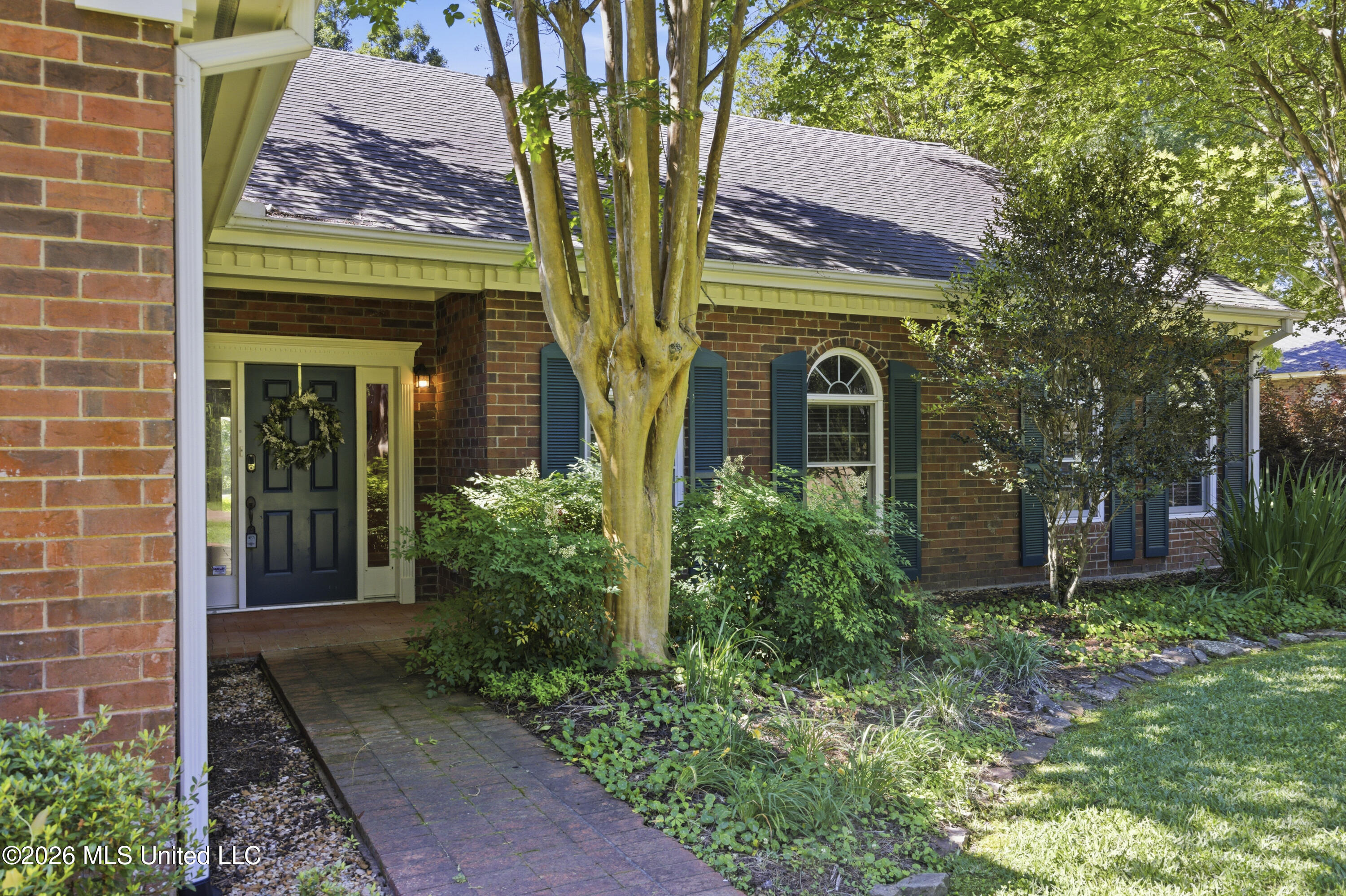 2307 Arrowhead Drive