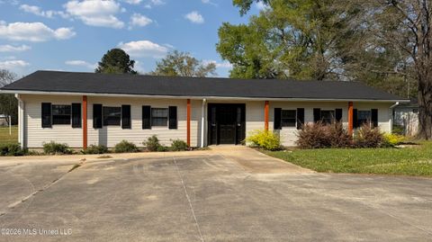 Homes For Sale - 818 Marion Boulevard<br/> Scott County, Forest, MS 39074