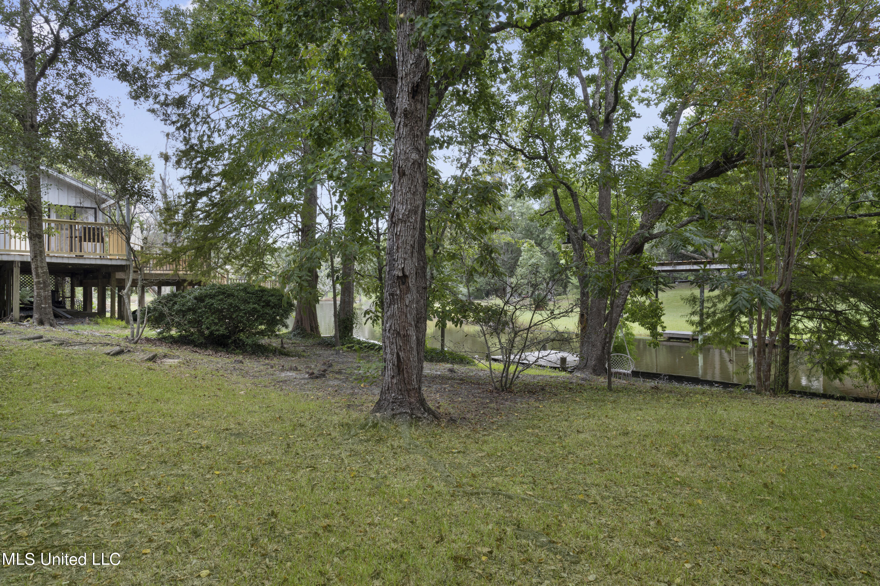 1707 Pat Drive, Gautier, Mississippi image 33