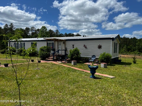 Mobile Home For Sale - 153 C F Eubanks Road<br/> Lucedale, MS 39452