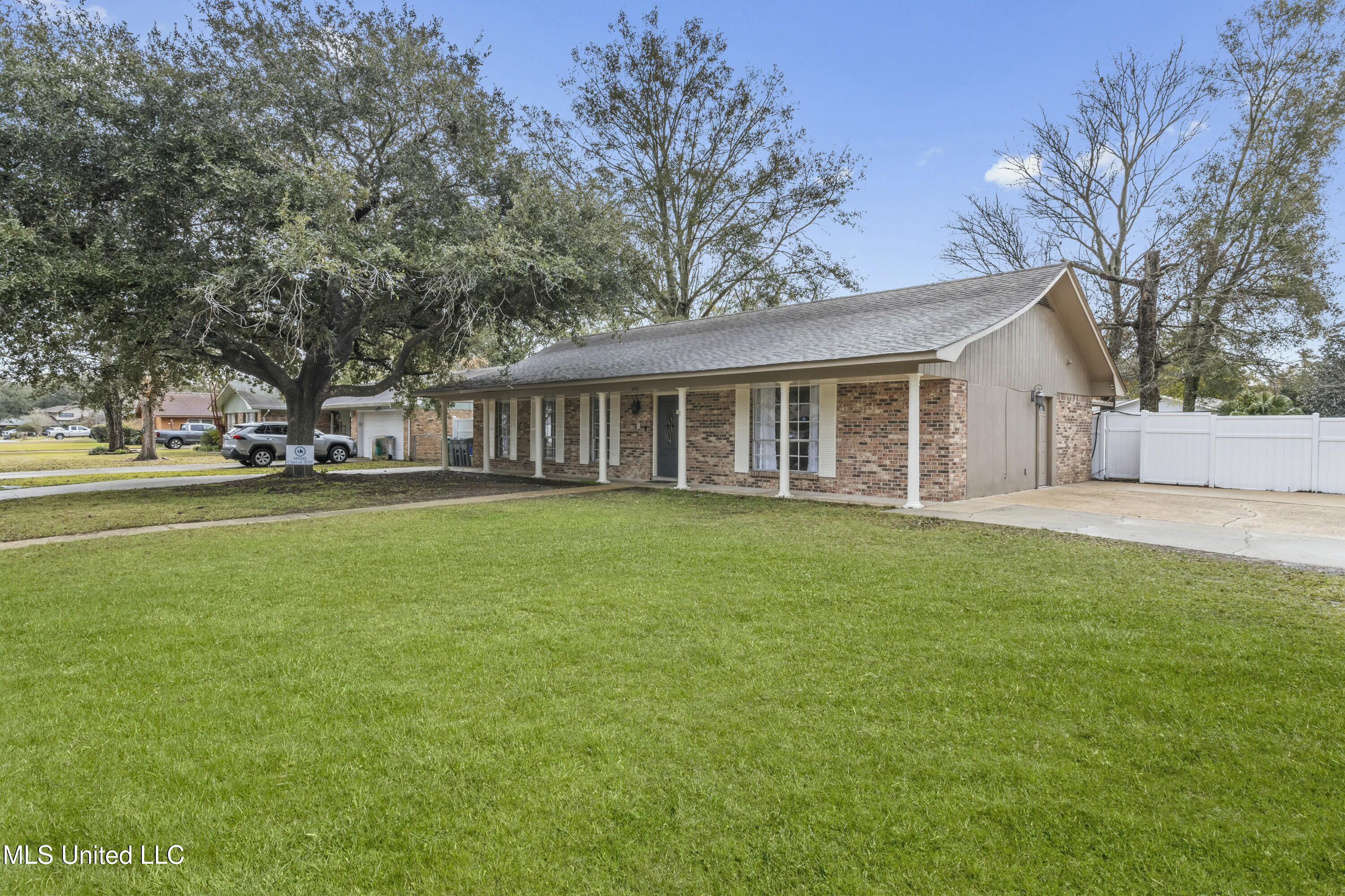 2700 English Drive, Ocean Springs, Mississippi image 2