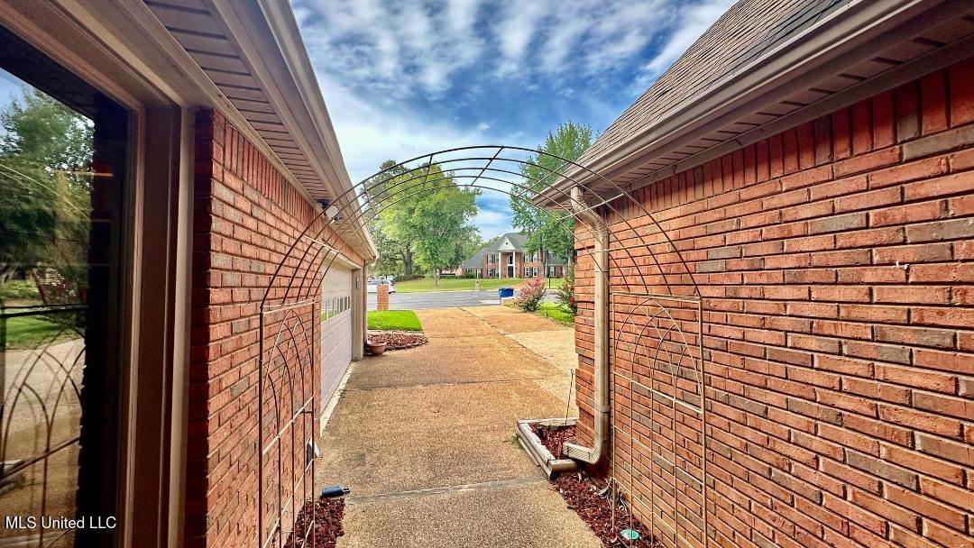 5355 S Masters Drive, Olive Branch, Mississippi image 2