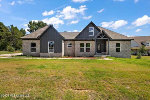 Homes For Sale - 111 Carolina Circle<br/> Tate County, Senatobia, MS 38668