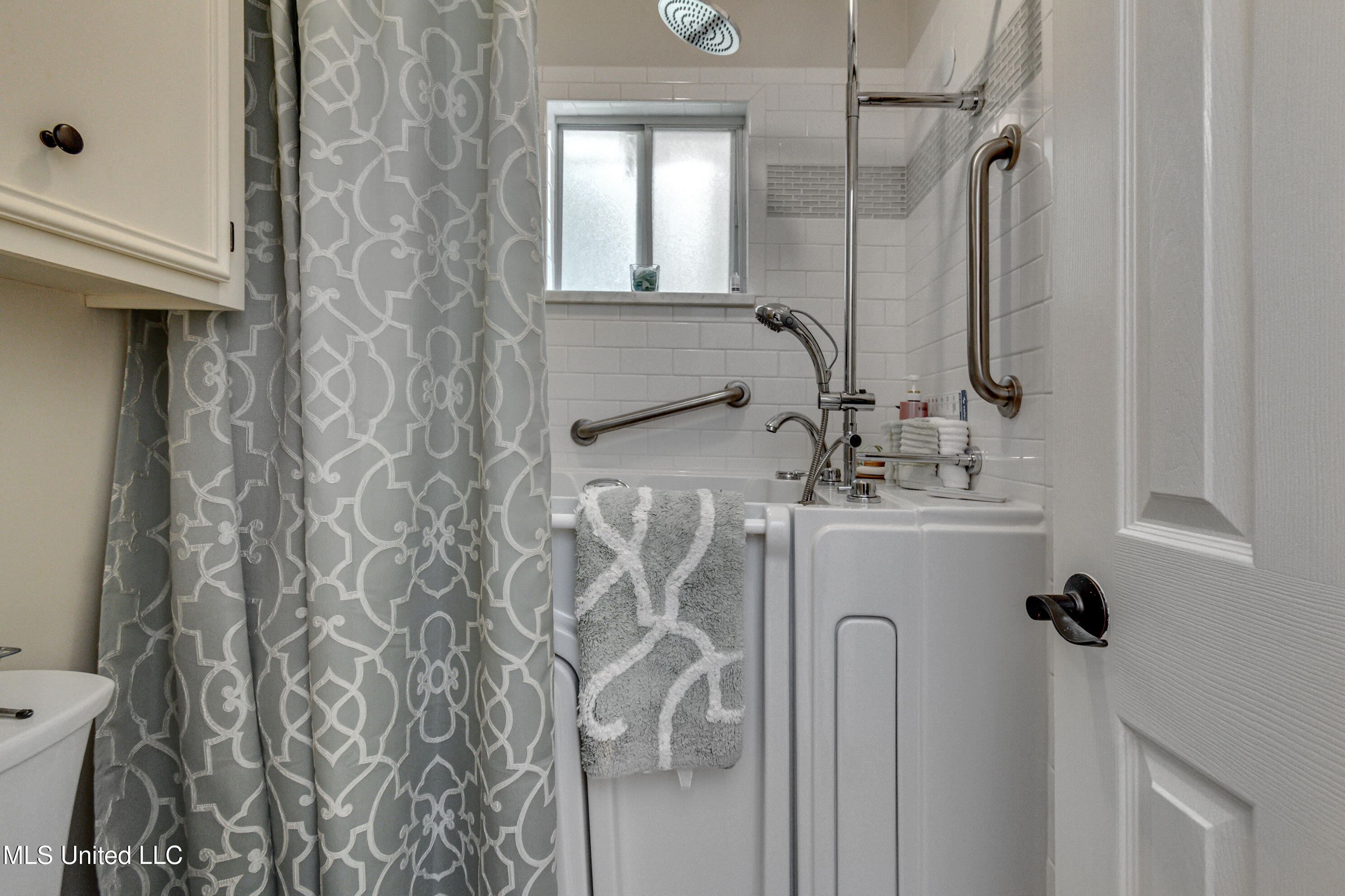 Madison, Mississippi 39110, United States, 3 Bedrooms Bedrooms, ,3 BathroomsBathrooms,Residential,Pending,190020