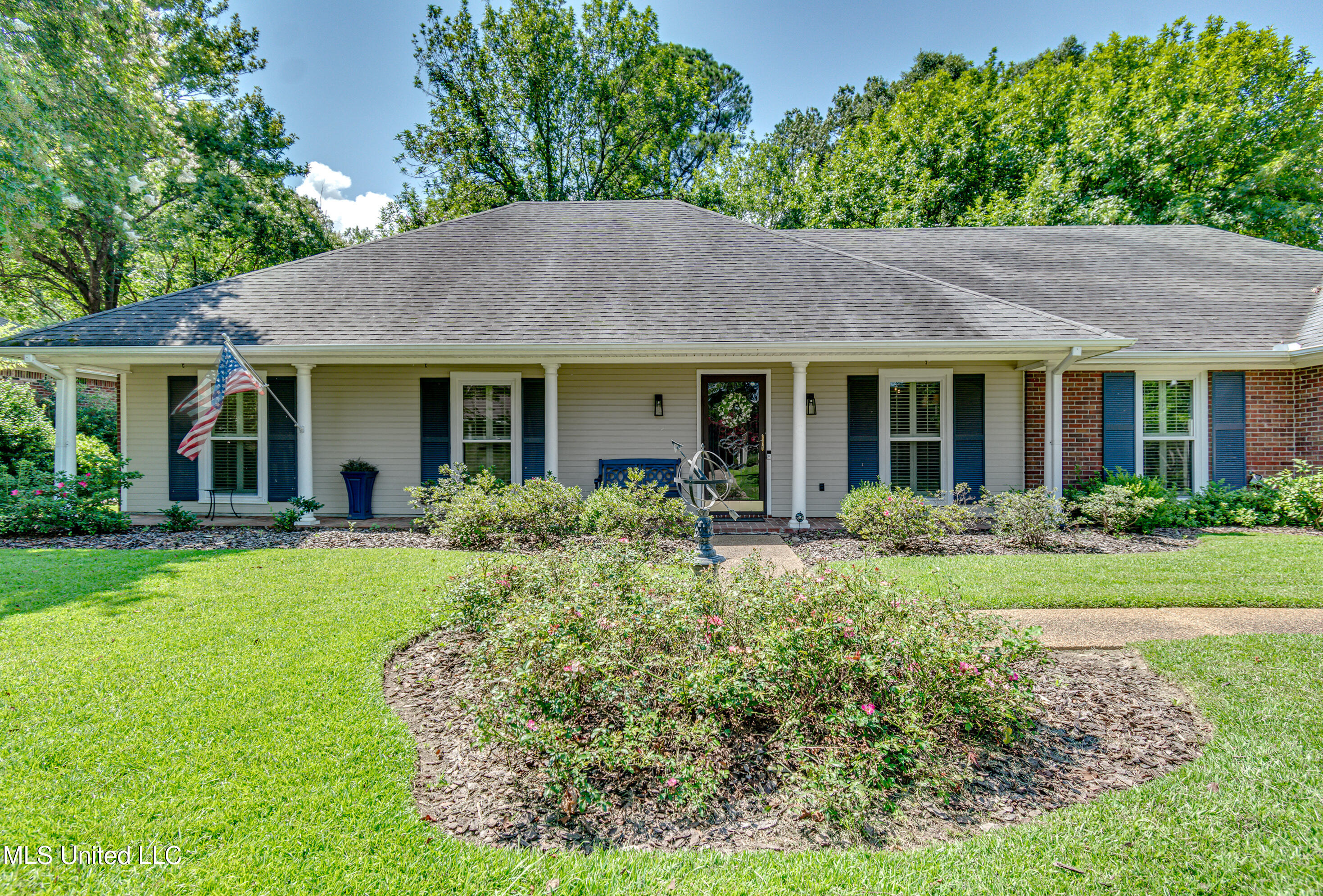 Madison, Mississippi 39110, United States, 3 Bedrooms Bedrooms, ,3 BathroomsBathrooms,Residential,Pending,190020