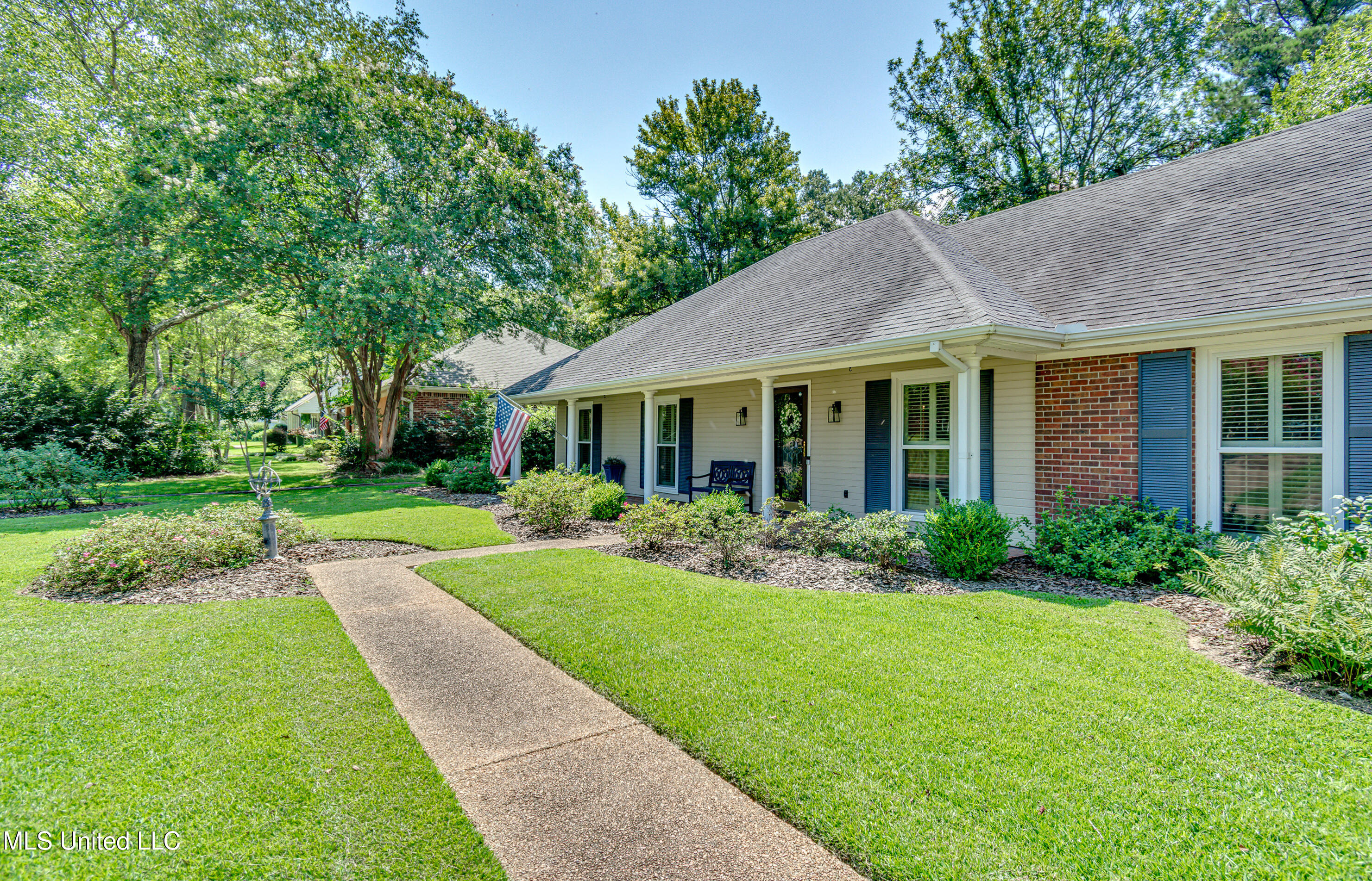 Madison, Mississippi 39110, United States, 3 Bedrooms Bedrooms, ,3 BathroomsBathrooms,Residential,Pending,190020