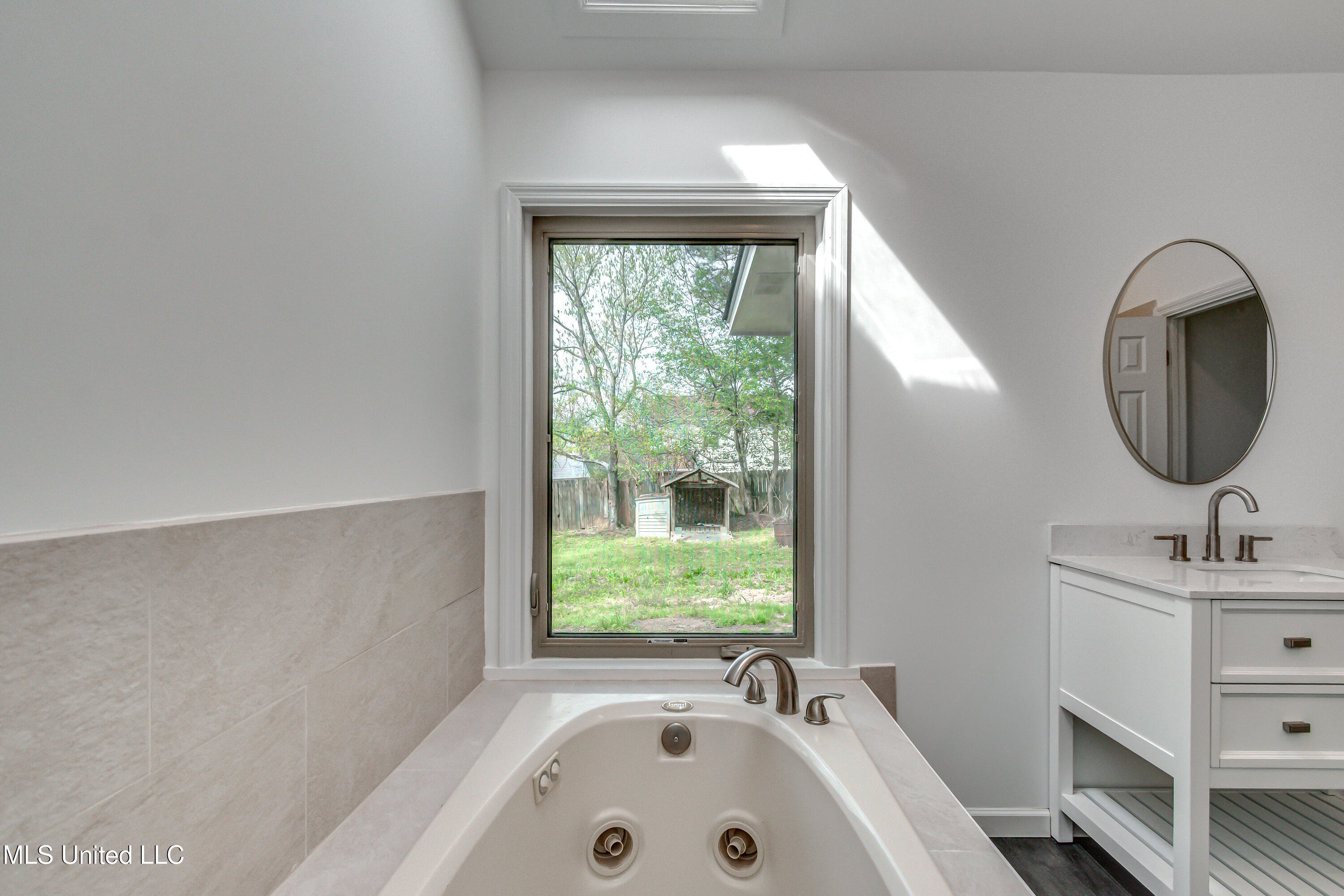 105 Riverbend Drive, Byram, Mississippi image 34
