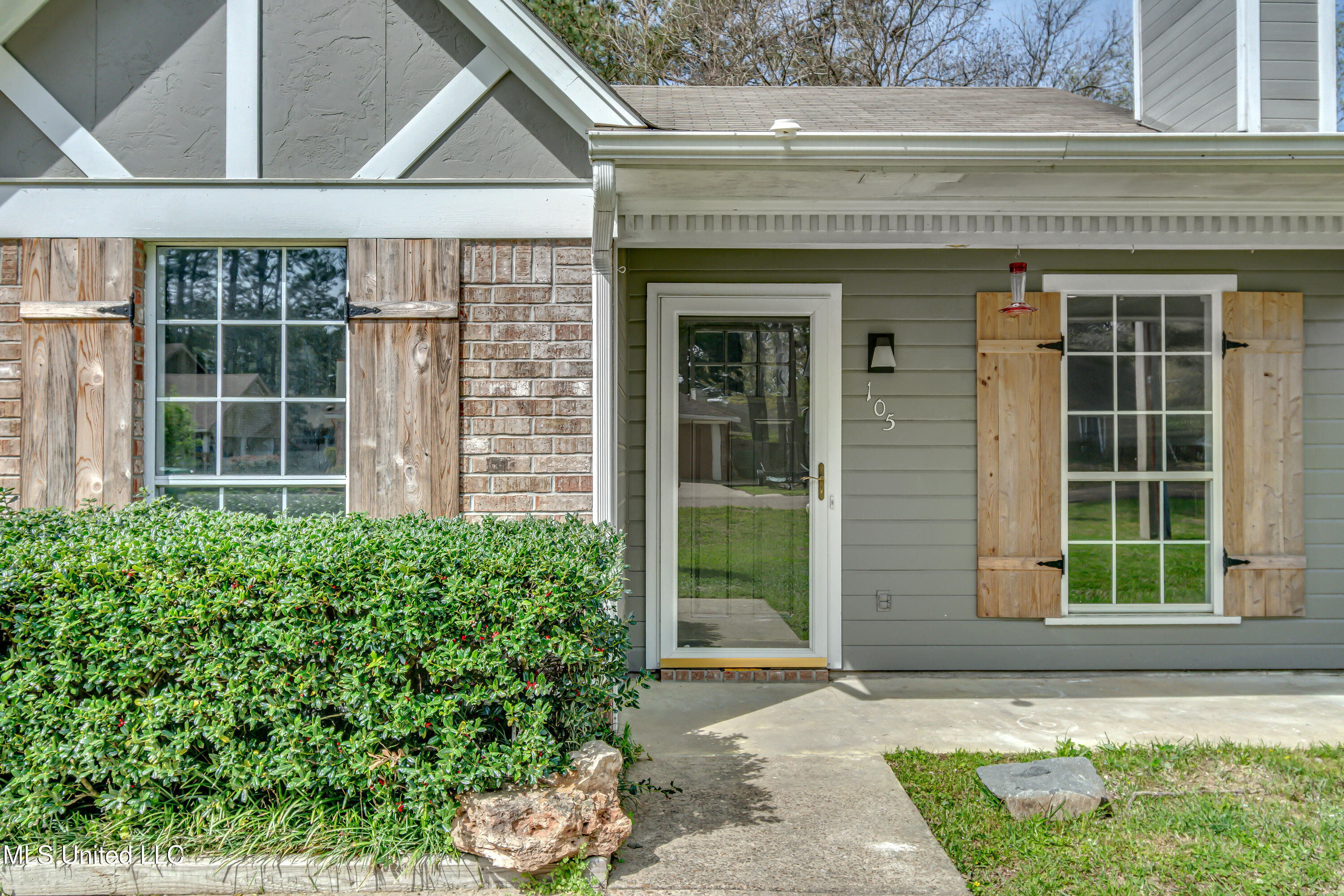 105 Riverbend Drive, Byram, Mississippi image 2