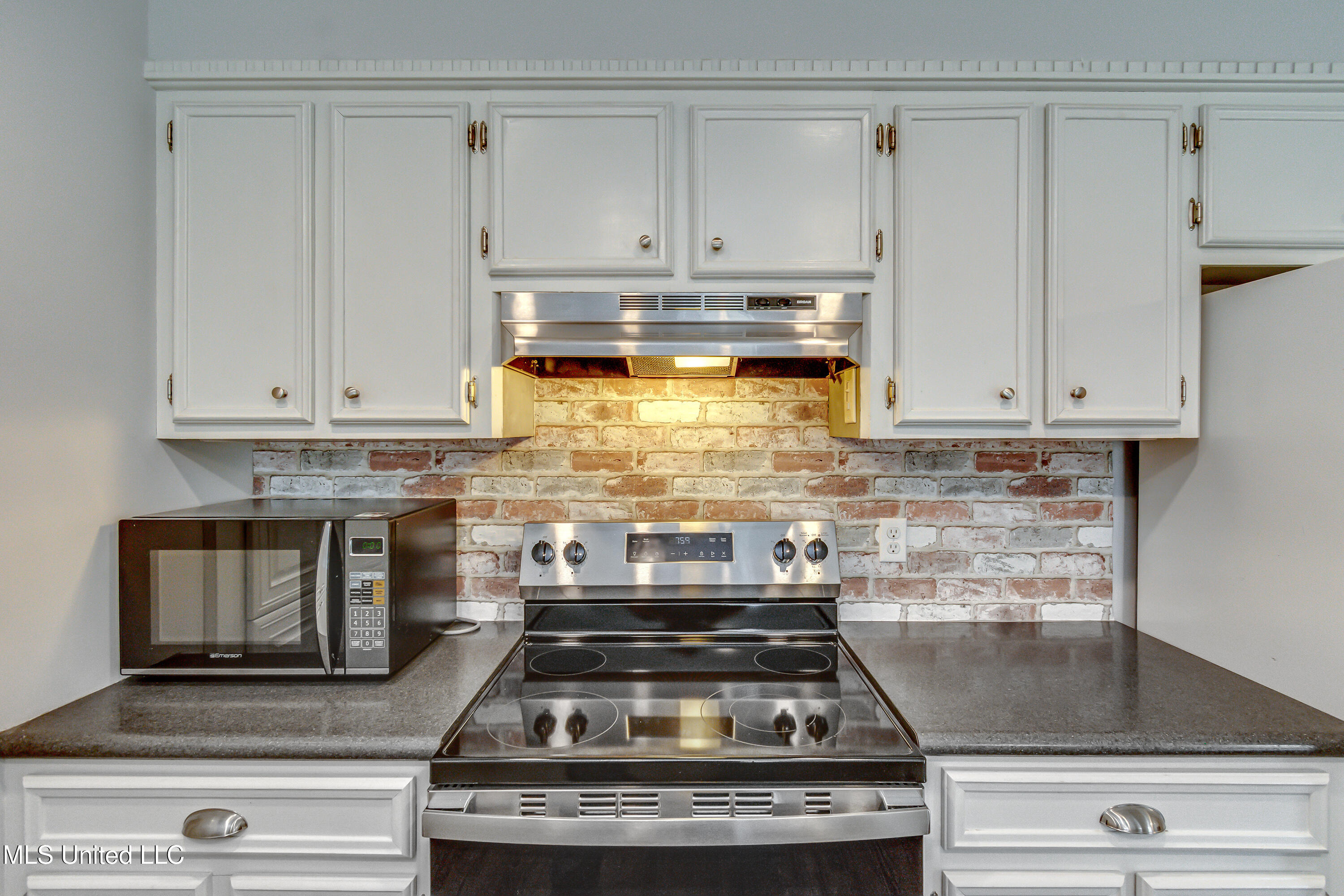 105 Riverbend Drive, Byram, Mississippi image 22
