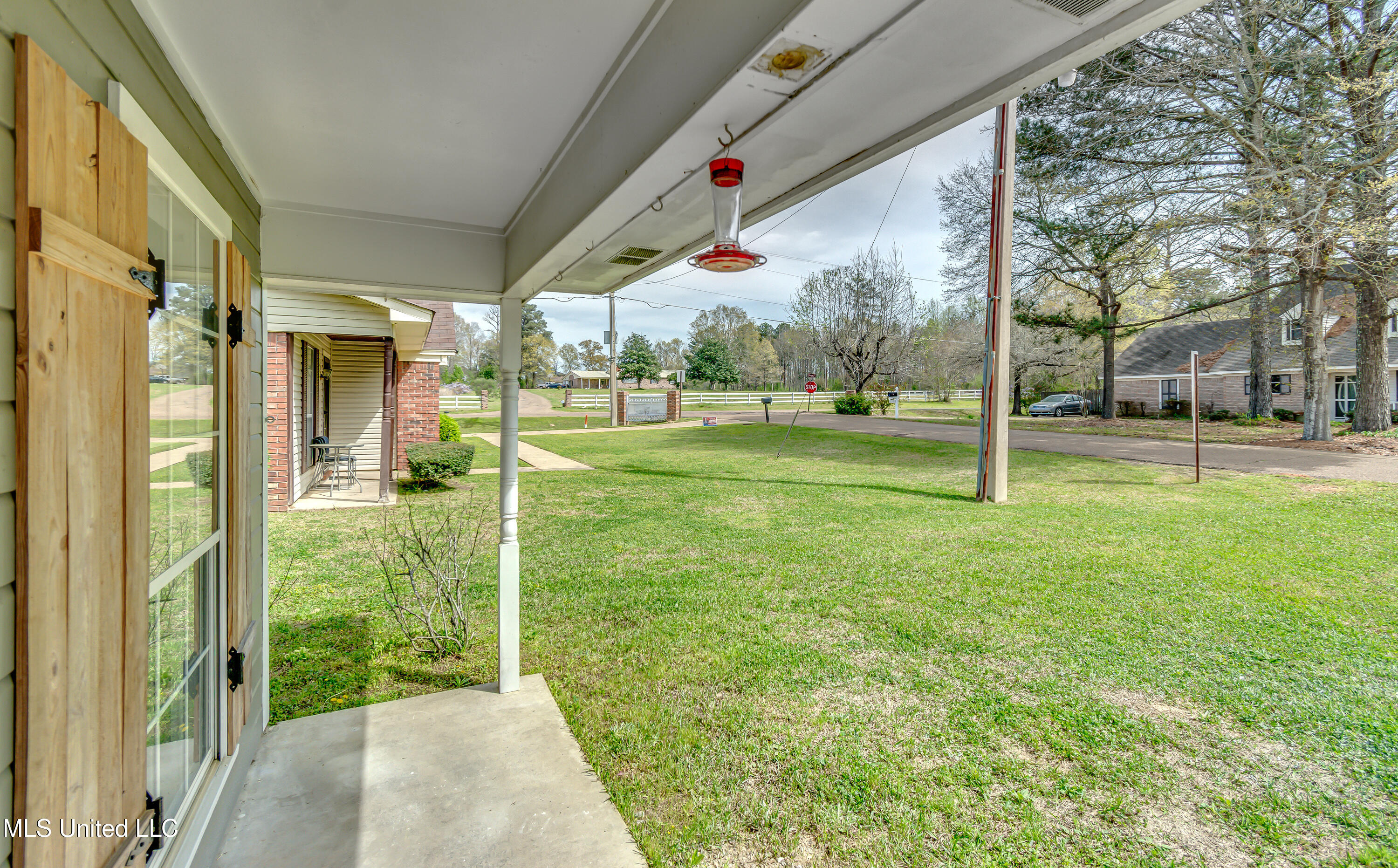 105 Riverbend Drive, Byram, Mississippi image 4