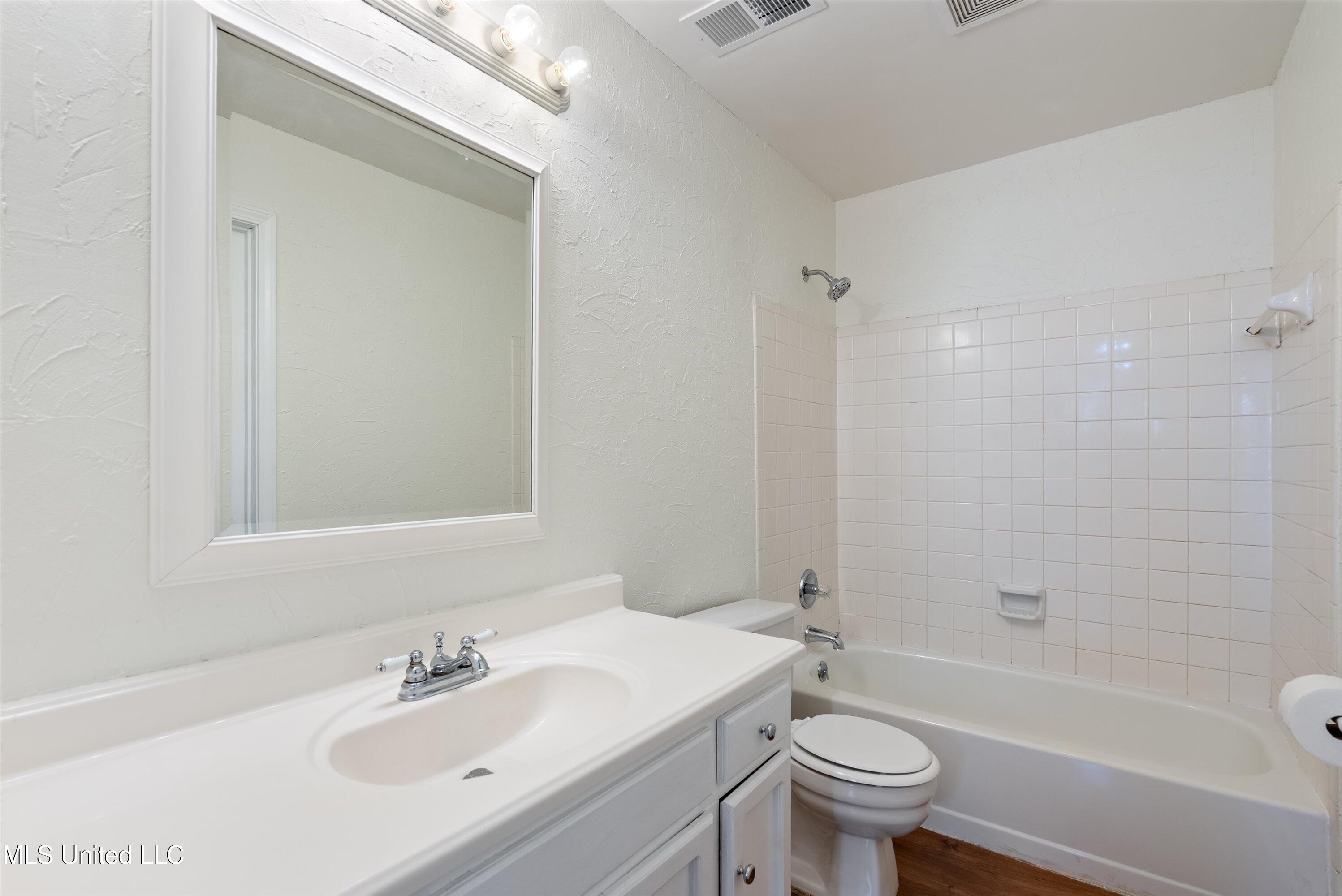 5915 Lees Crossing Street, Olive Branch, Mississippi image 16