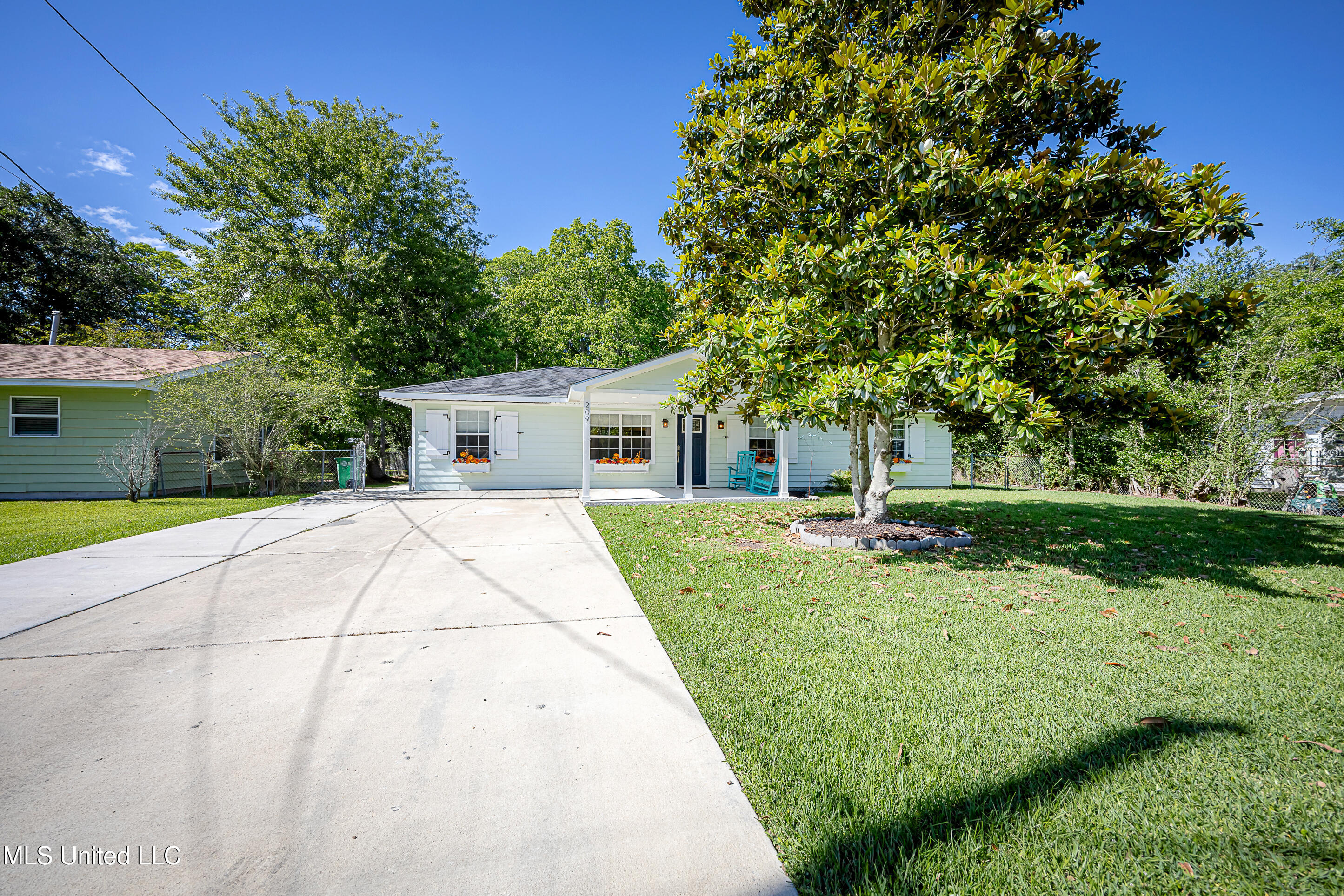 209 Audrey Circle, Ocean Springs, Mississippi image 4