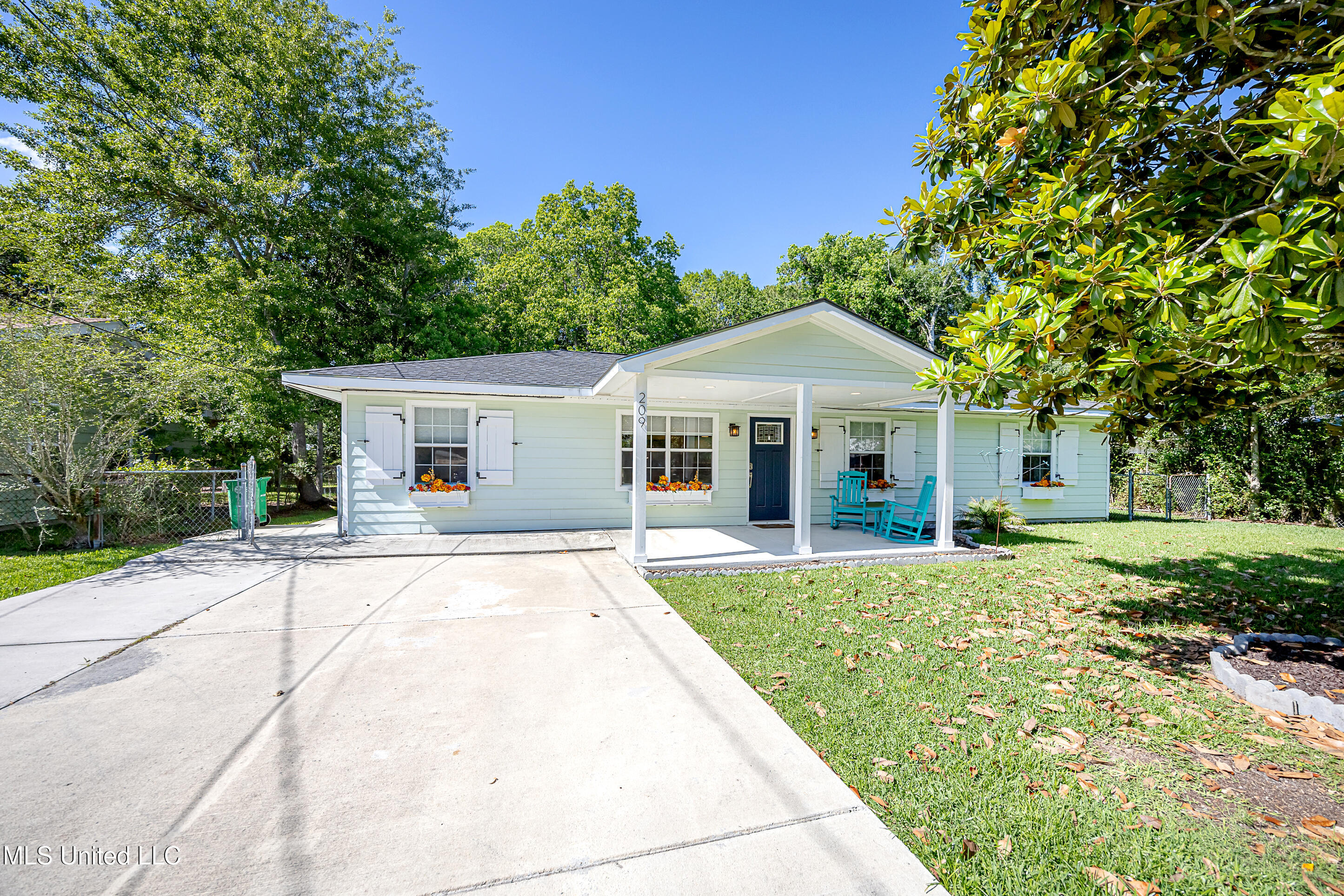 209 Audrey Circle, Ocean Springs, Mississippi image 2