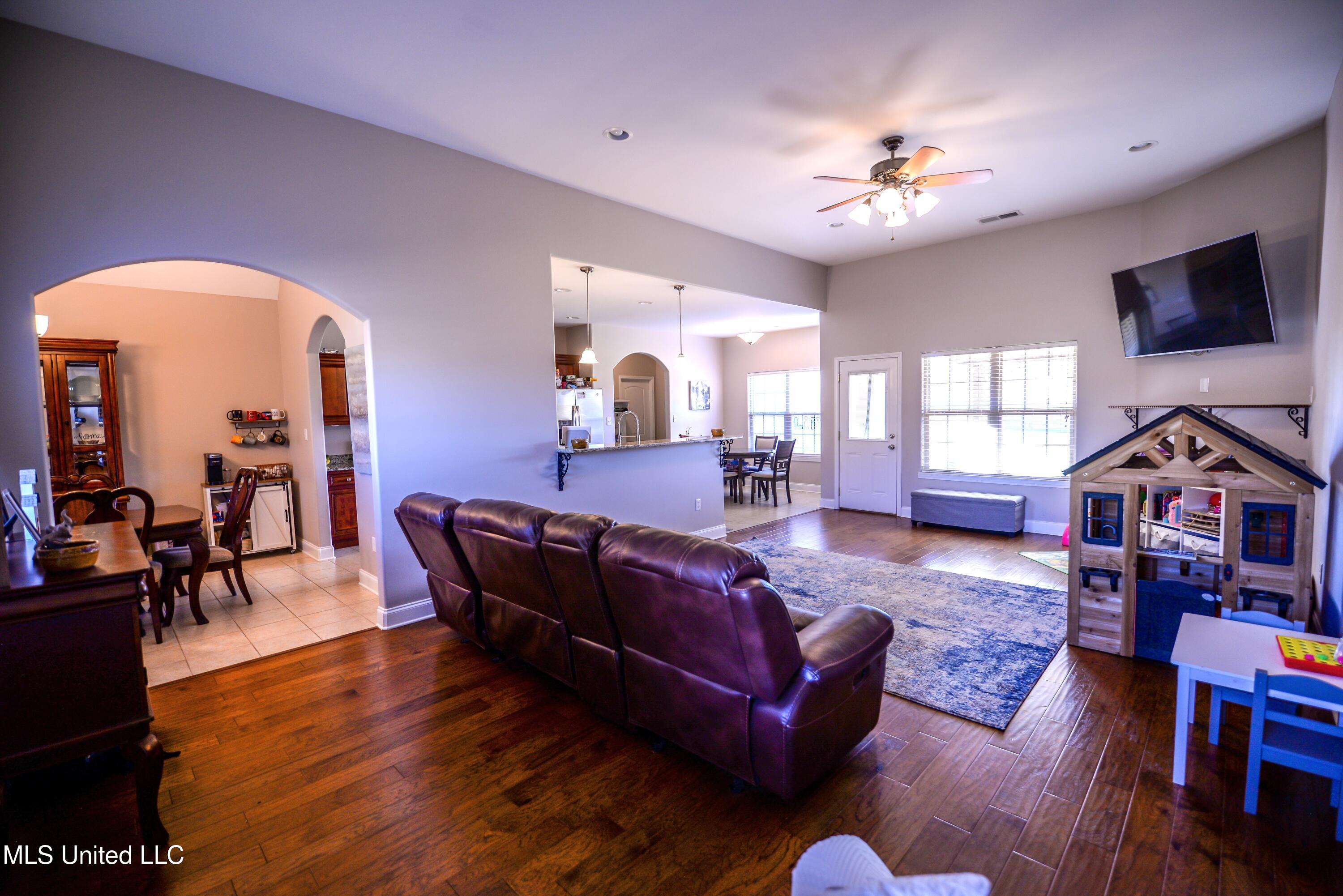 2655 S Cherry Cove, Southaven, Mississippi image 3