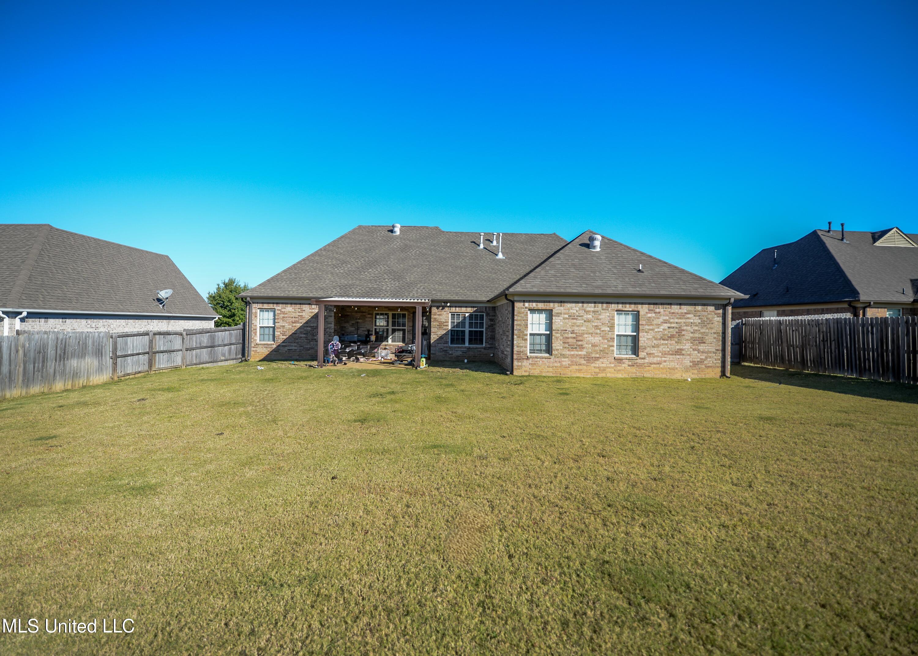 2655 S Cherry Cove, Southaven, Mississippi image 2