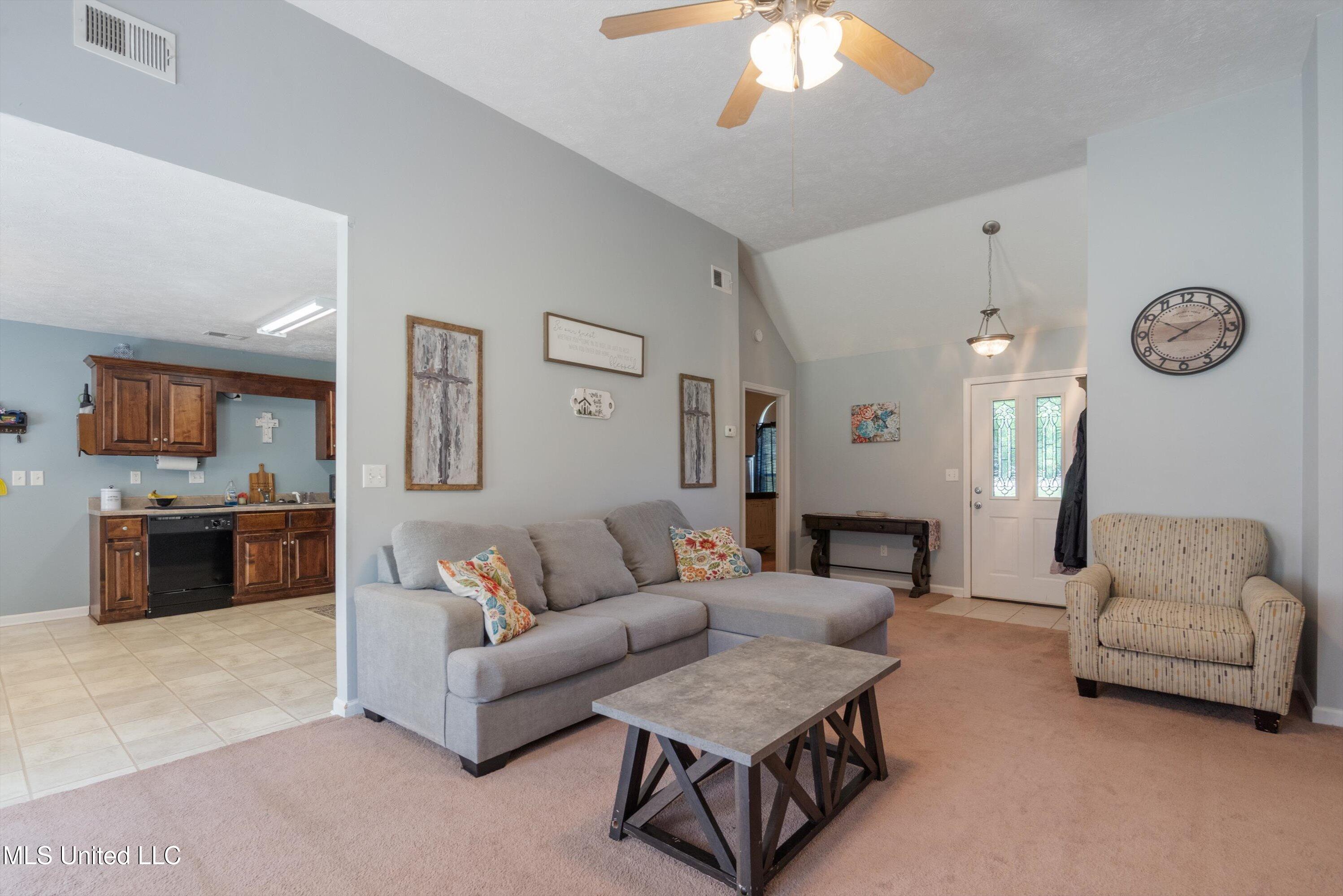 2482 Fletcher Cove, Hernando, Mississippi image 9