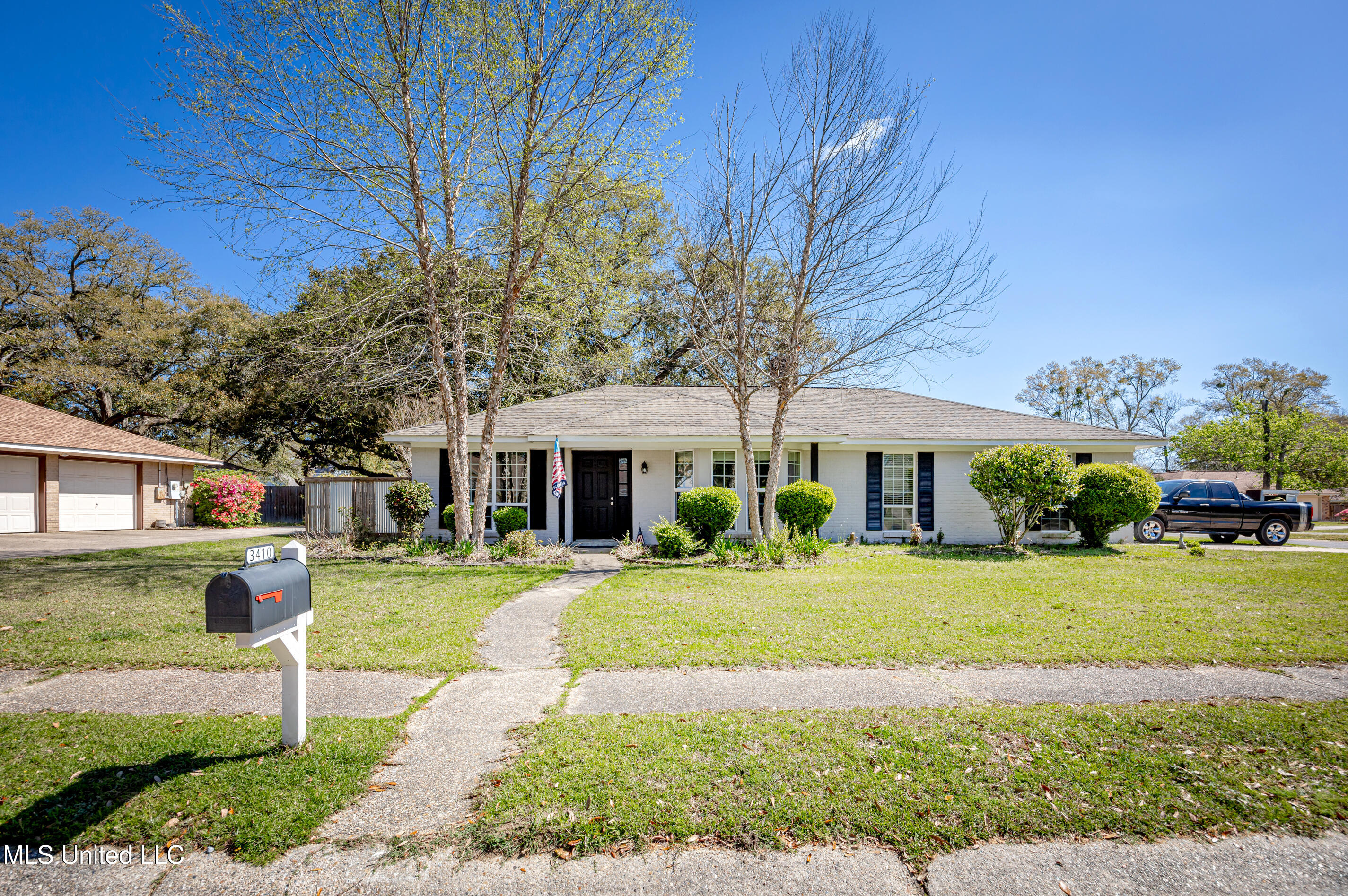 3410 Queen Elizabeth Drive, Ocean Springs, Mississippi image 2