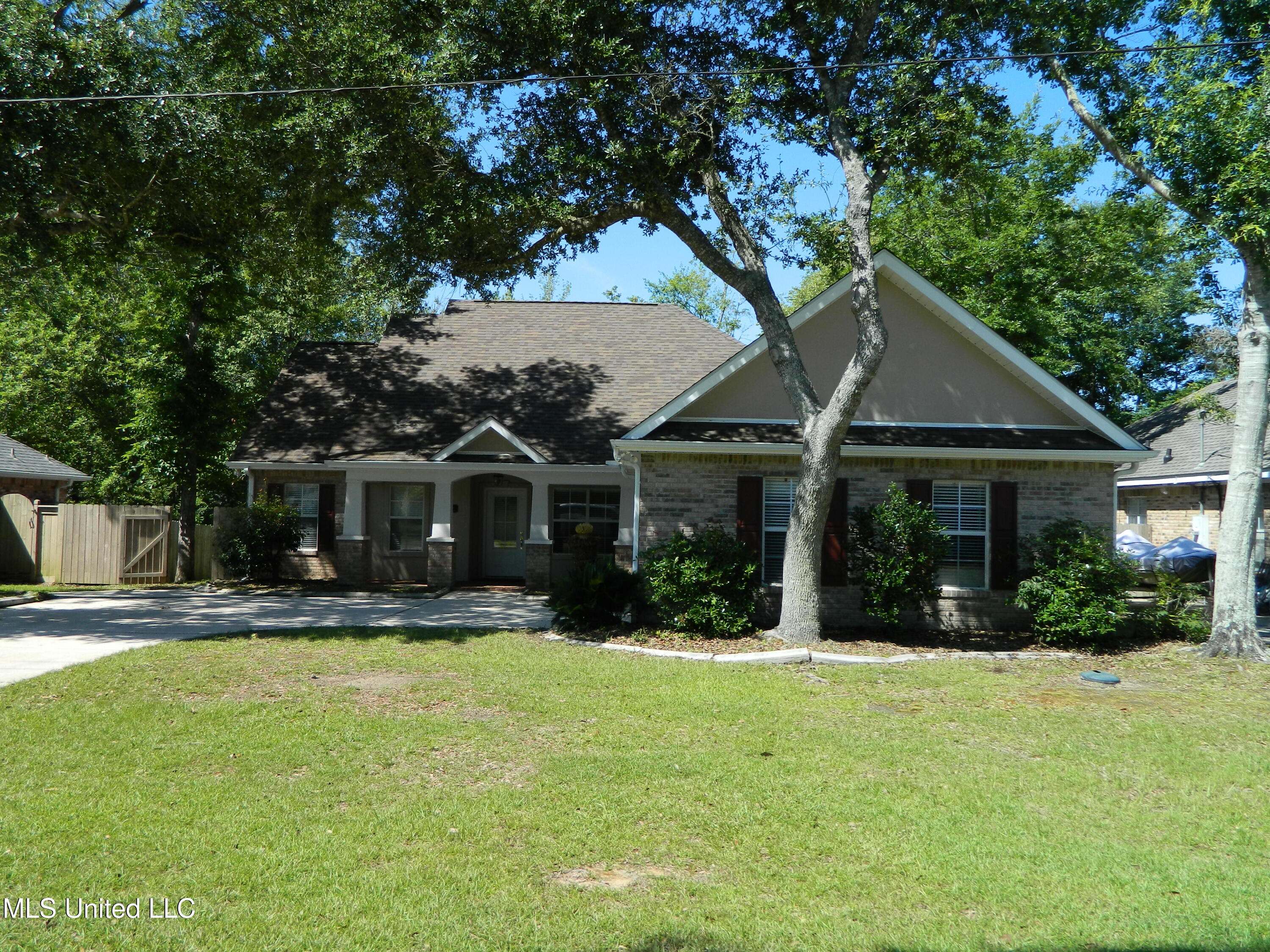 6456 Apelehama Road, Diamondhead, Mississippi image 3