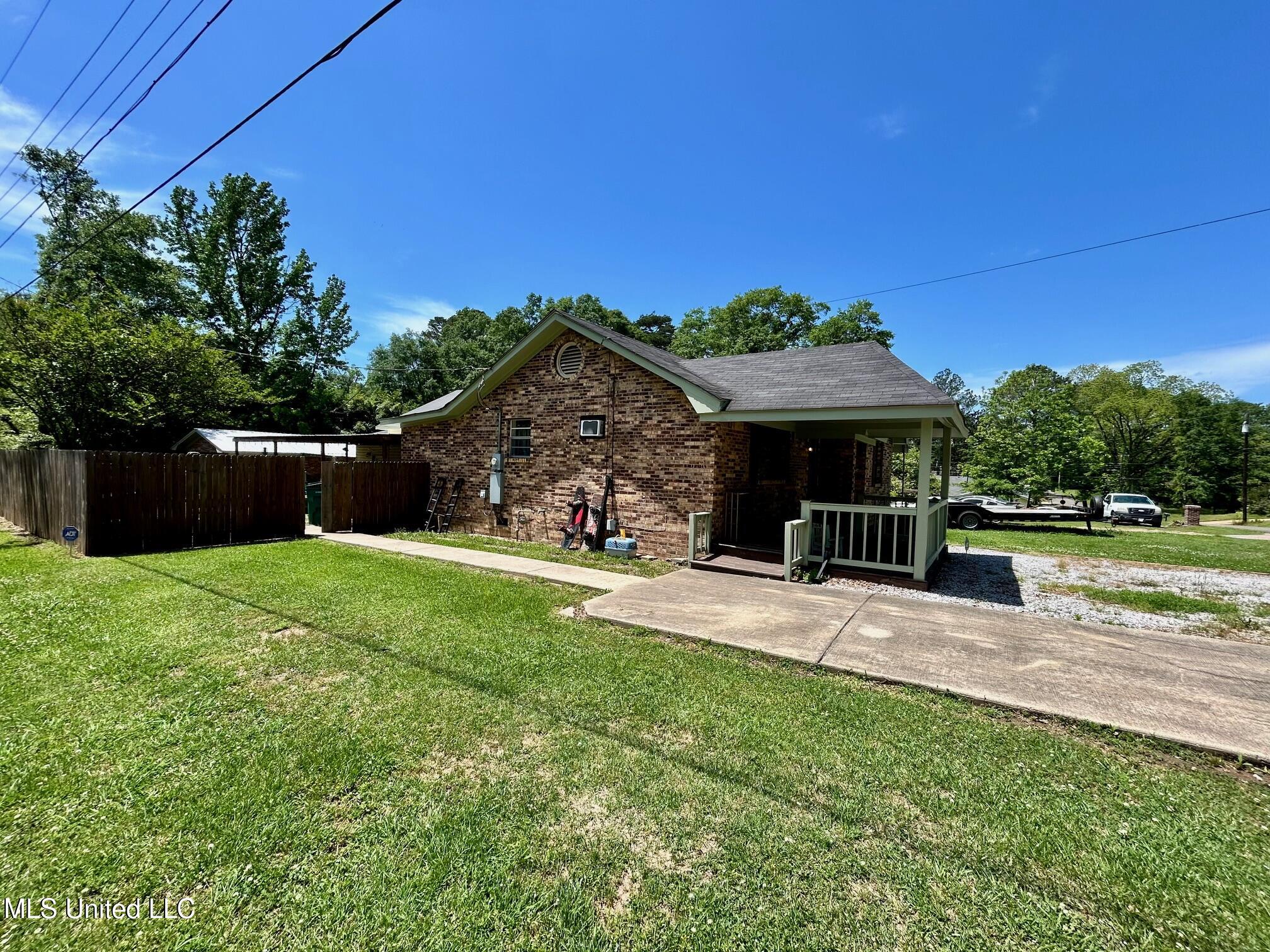 309 College Street, Carthage, Mississippi image 3