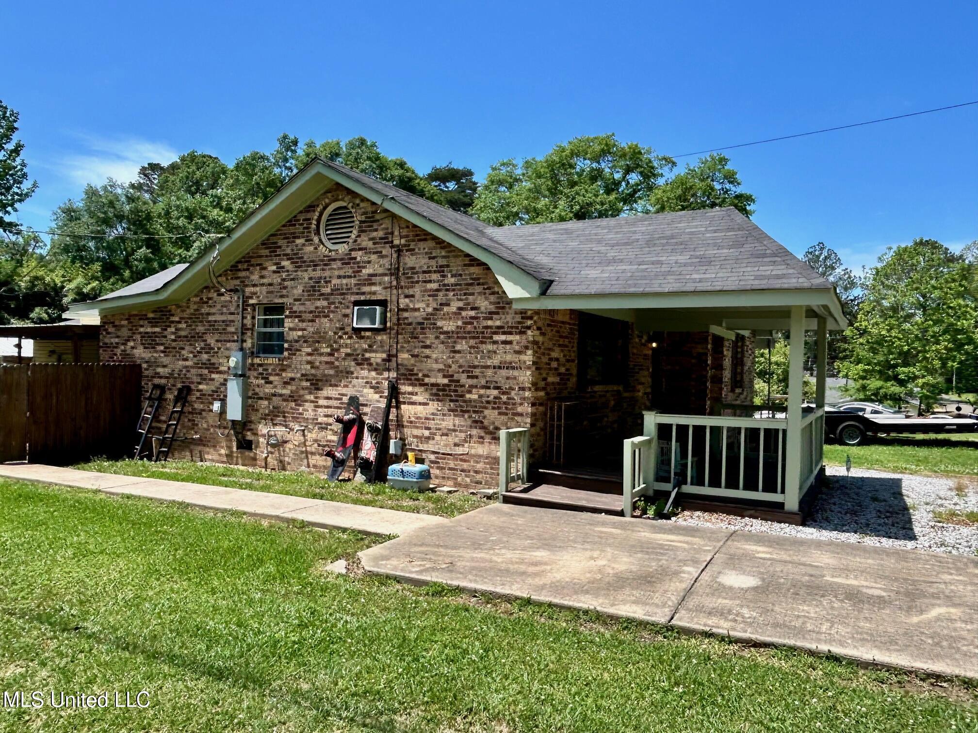 309 College Street, Carthage, Mississippi image 2
