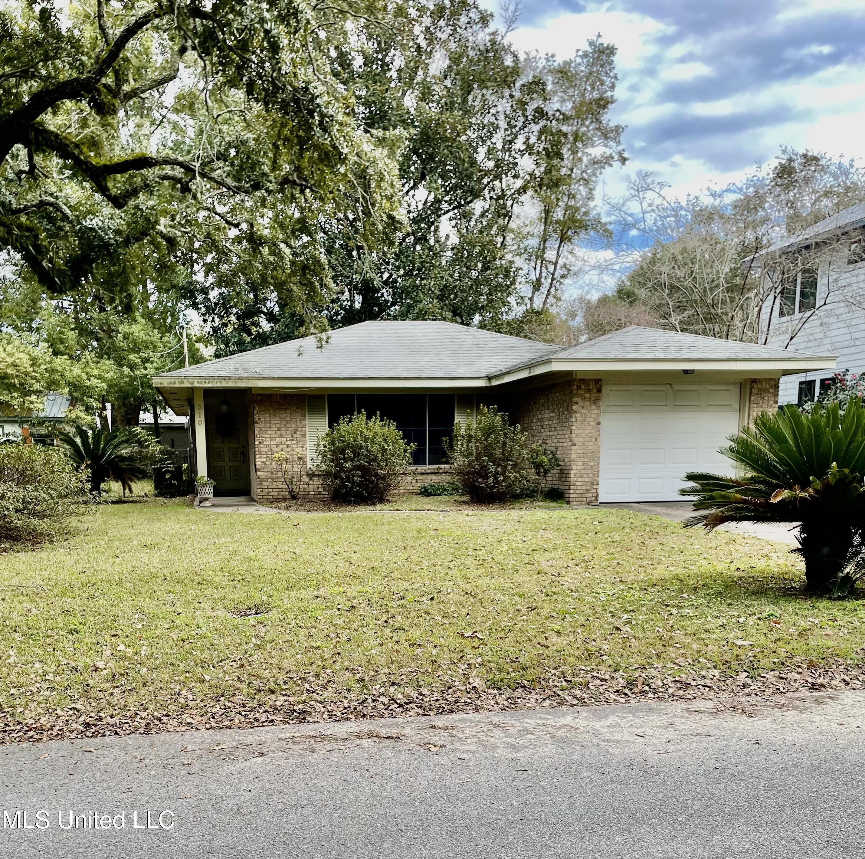 310 Hillandale Avenue, Ocean Springs, Mississippi image 1