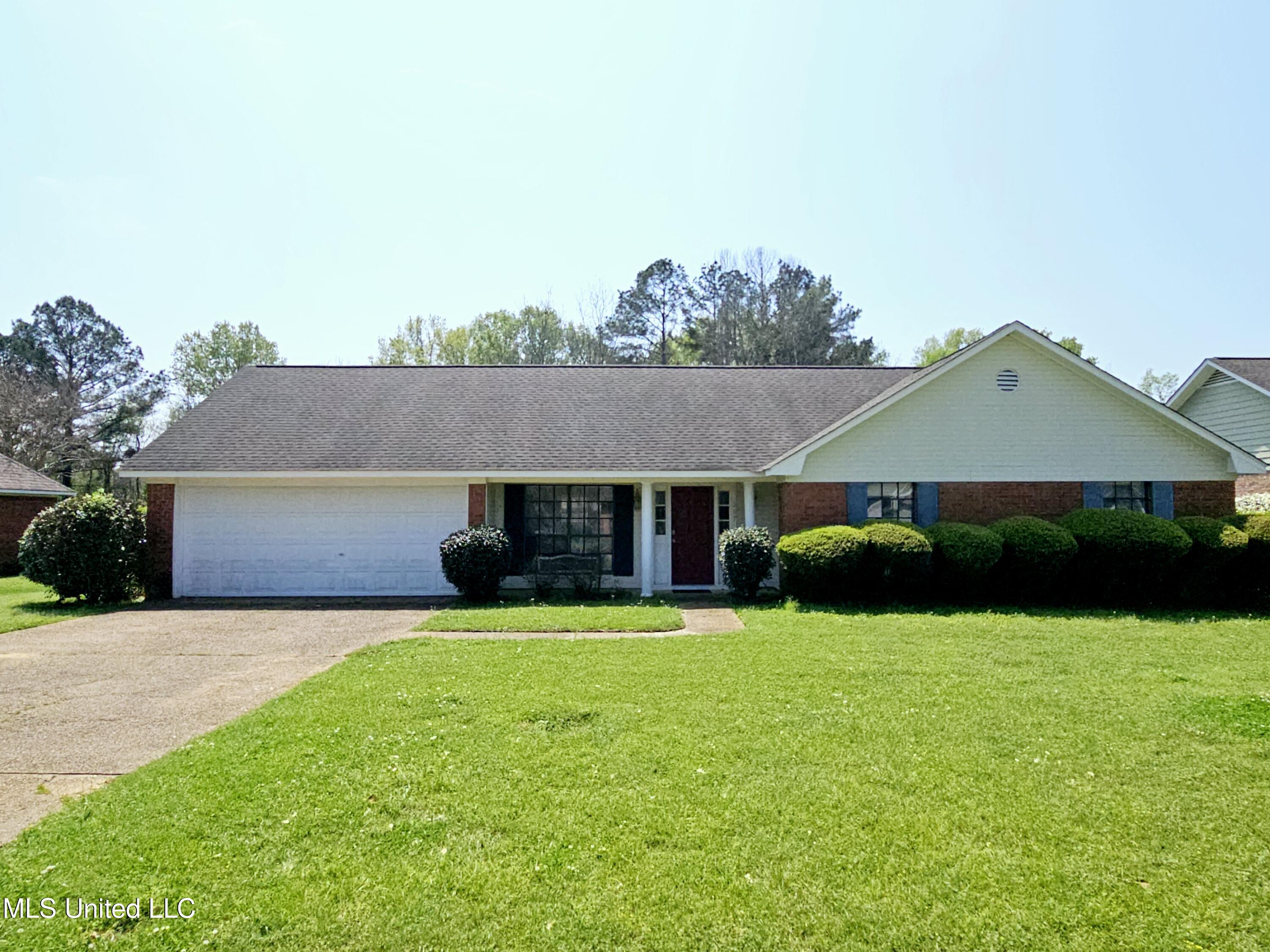 207 Heritage Drive, Madison, Mississippi image 1