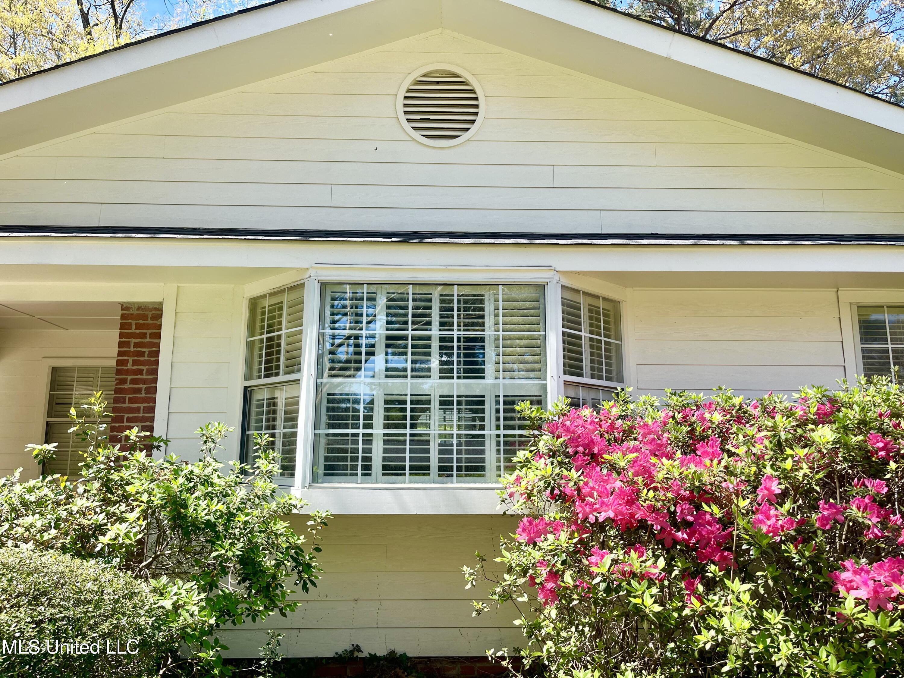 4245 Berlin Drive, Jackson, Mississippi image 2