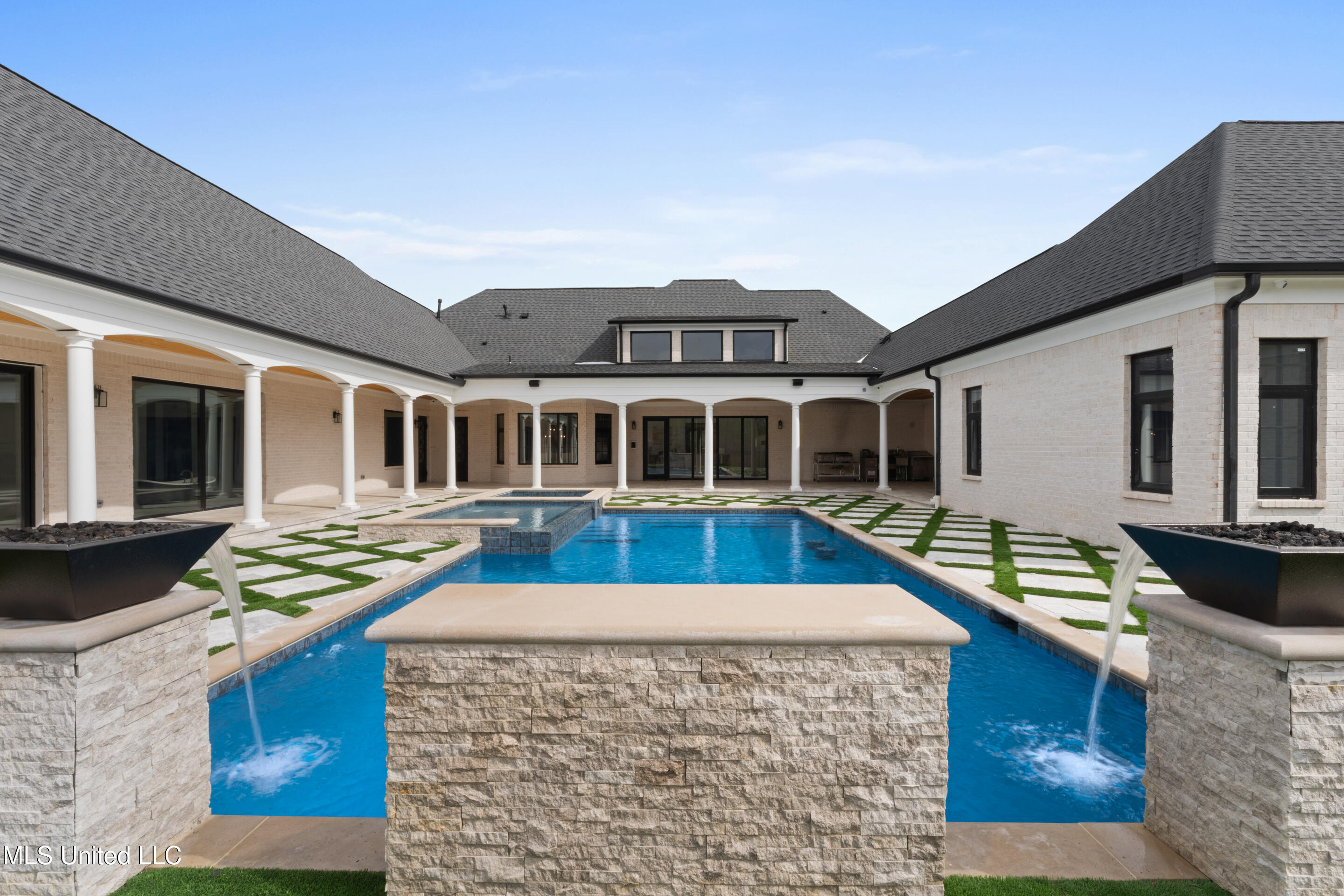 13 Shamrock Loop, Byhalia, Mississippi image 2