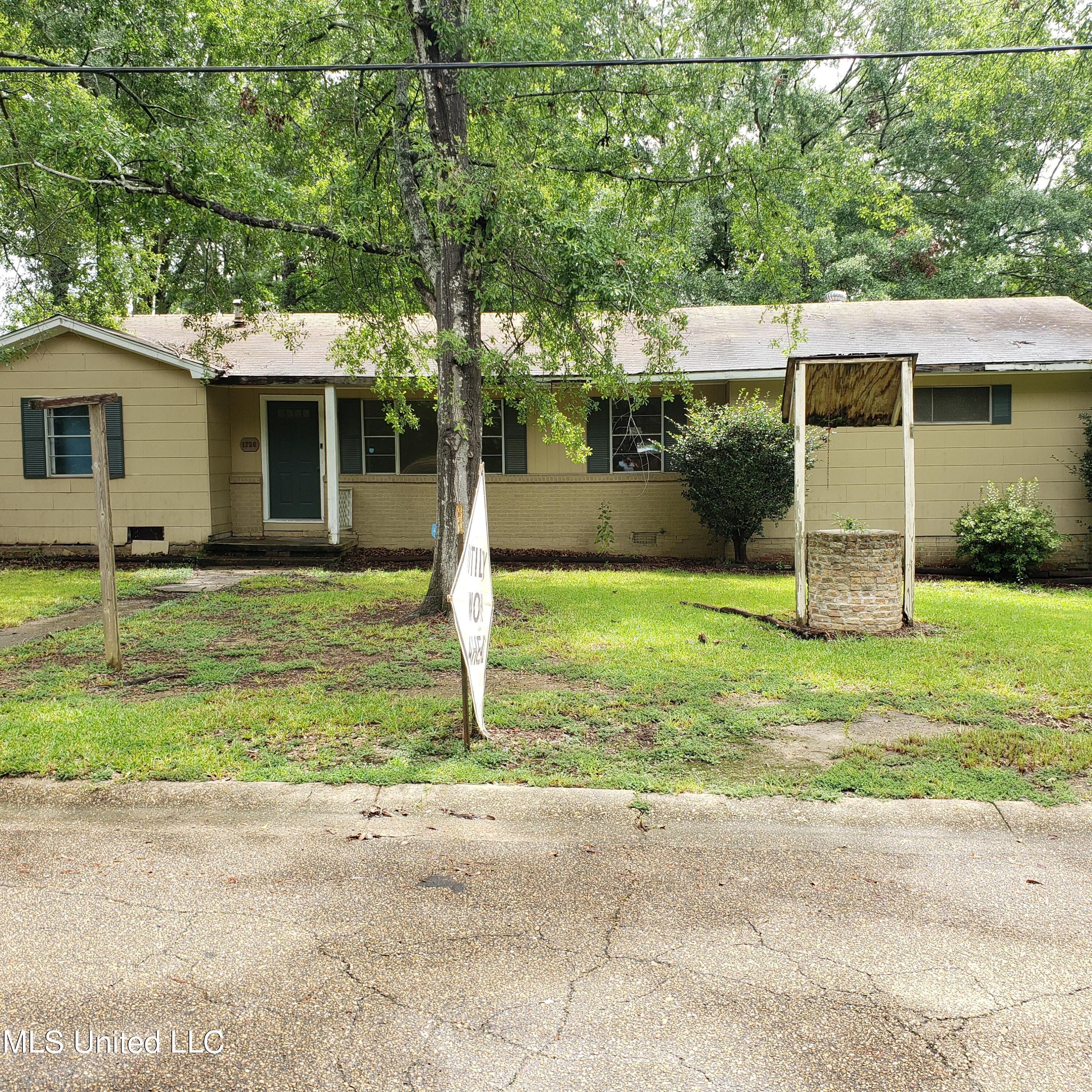 1726 Dianne Drive, Jackson, Mississippi image 1