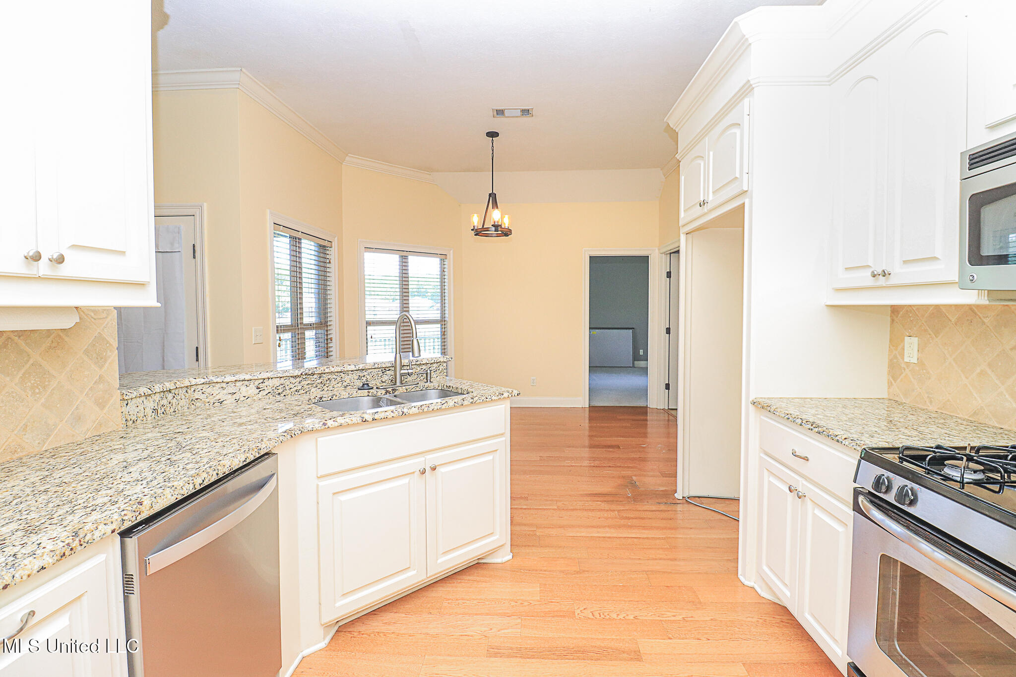 308 Oak Park Way, Pearl, Mississippi image 9