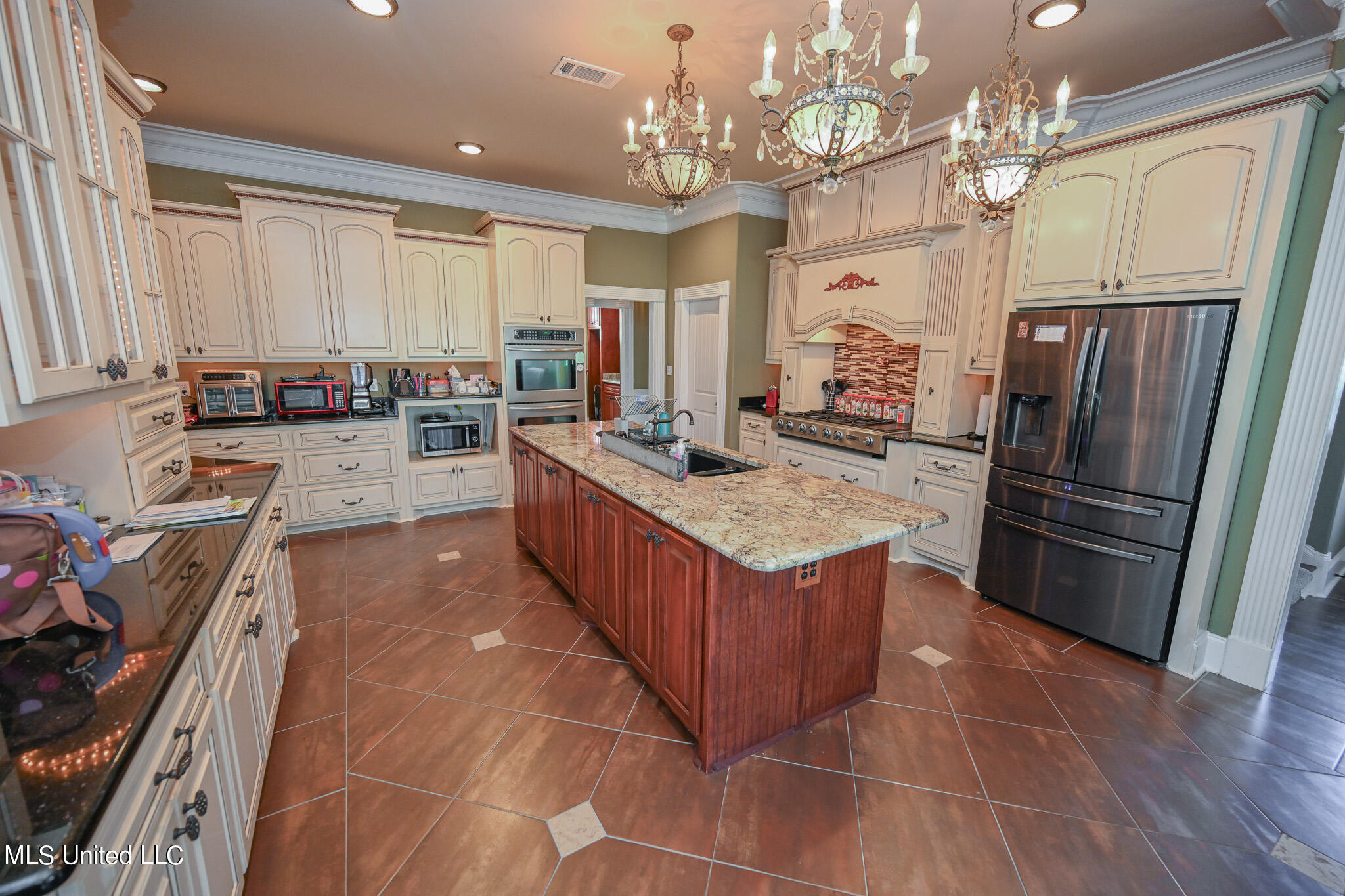 8188 Lakeview Drive, Olive Branch, Mississippi image 26