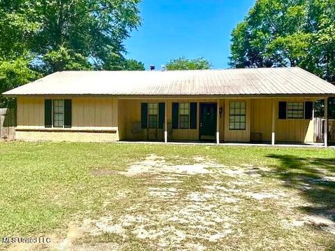 Homes For Sale - 206 Glenwood Drive<br/> Carriere, MS 39426