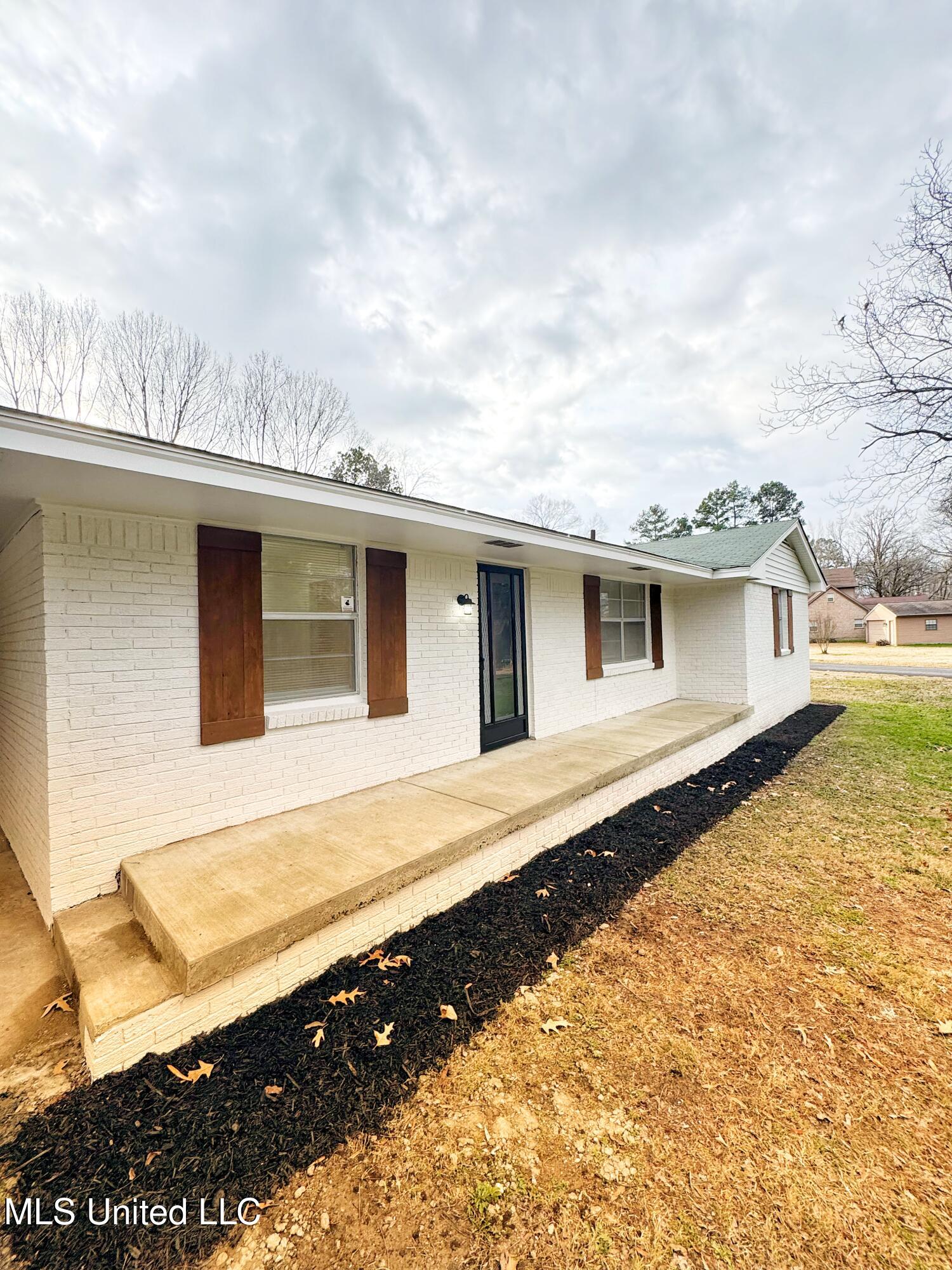 6932 Stanley Drive, Olive Branch, Mississippi image 2